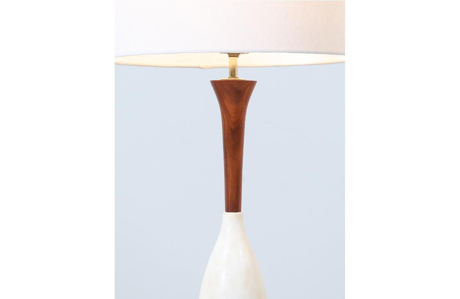 Expertly Restored - Mid century Italian Modern Walnut & Marble Table Lamps In Excellent Condition For Sale In Los Angeles, CA