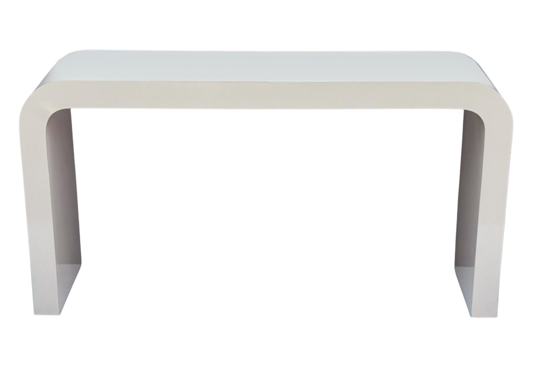 Tavolo consolle o scrivania in laminato a cascata del Mid Century italiano moderno in beige In condizioni buone in vendita a Philadelphia, PA