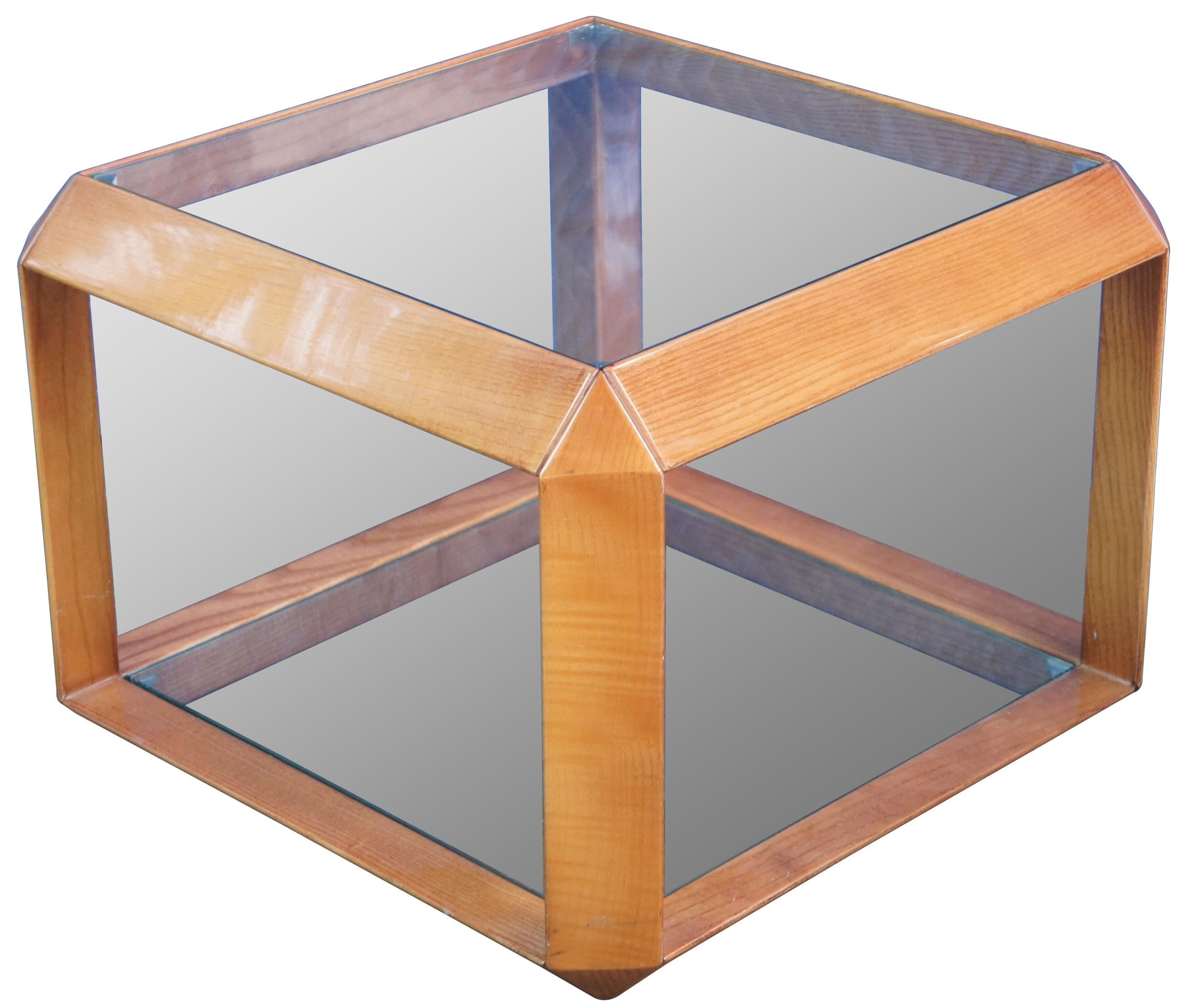 Minimaliste Table d'appoint carrée cubique en bois et verre de style italien moderne du milieu du siècle dernier, table d'appoint minimaliste en vente