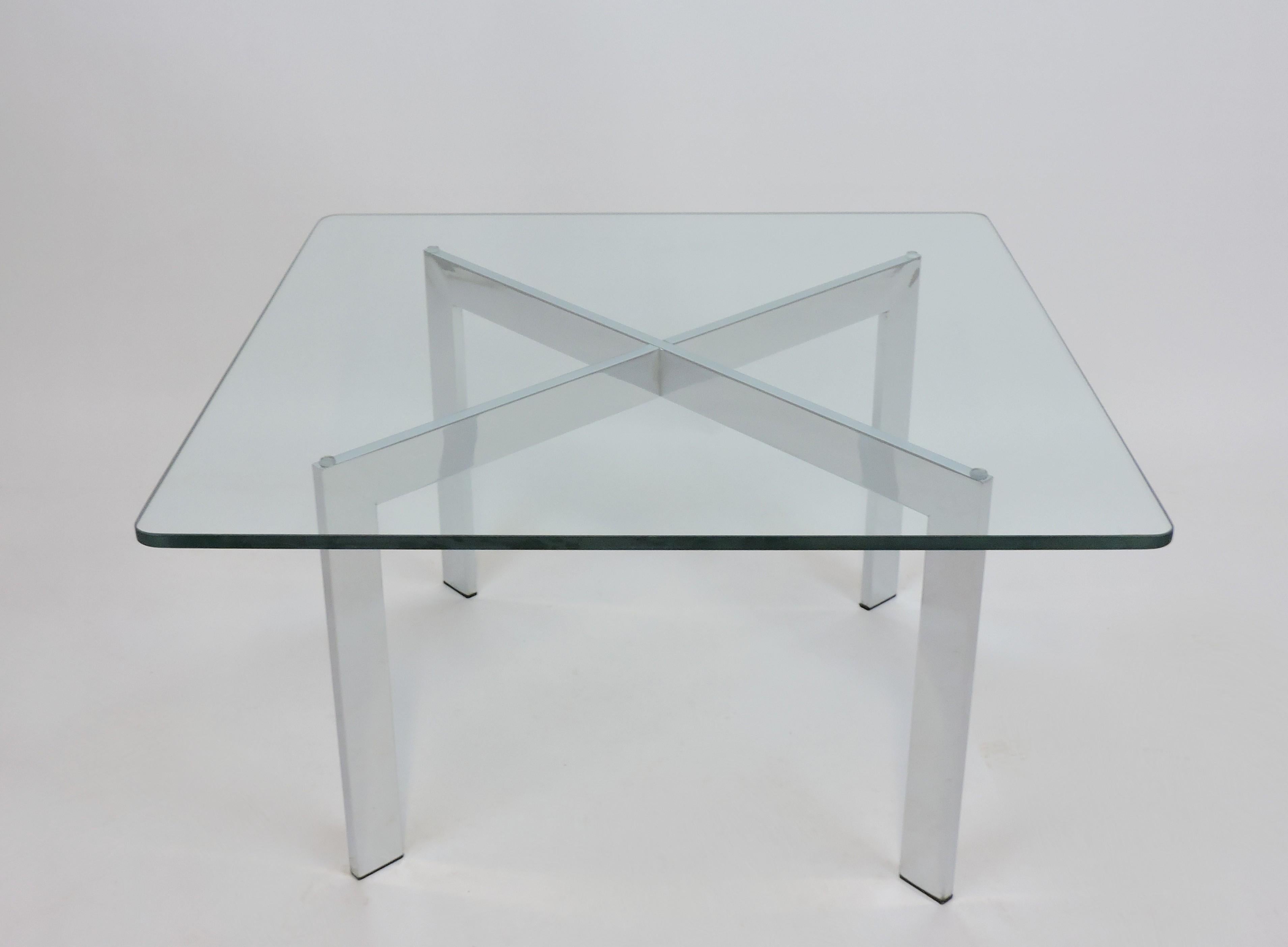 Table basse en verre et chrome à base en forme de X, style Barcelone, Italie, milieu du siècle dernier en vente 4