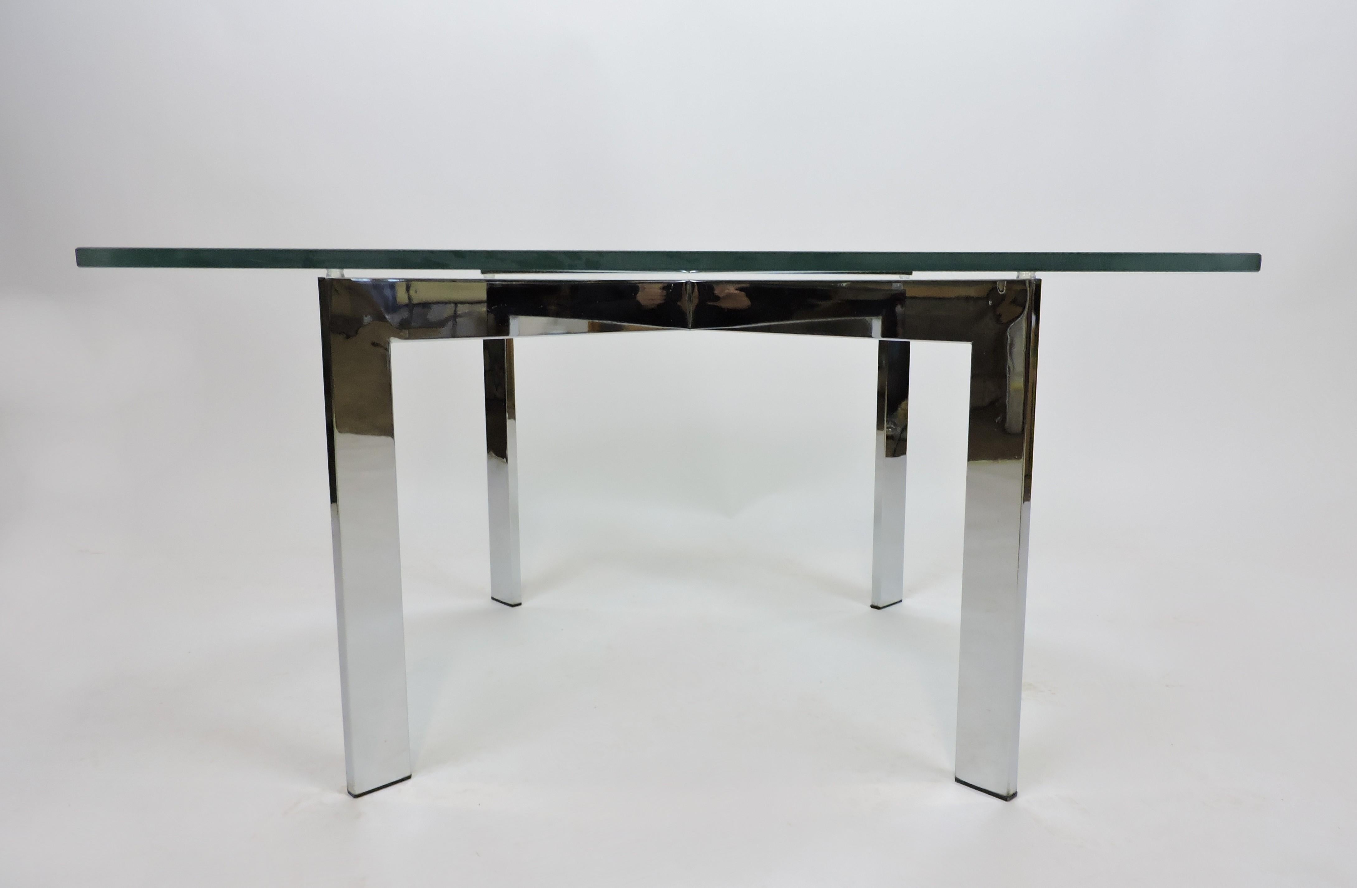 Table basse en verre et chrome à base en forme de X, style Barcelone, Italie, milieu du siècle dernier Bon état - En vente à Chesterfield, NJ