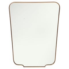 Grande specchio da parete in ottone di stile modernista italiano della metà del secolo, di forma rettangolare, anni '50