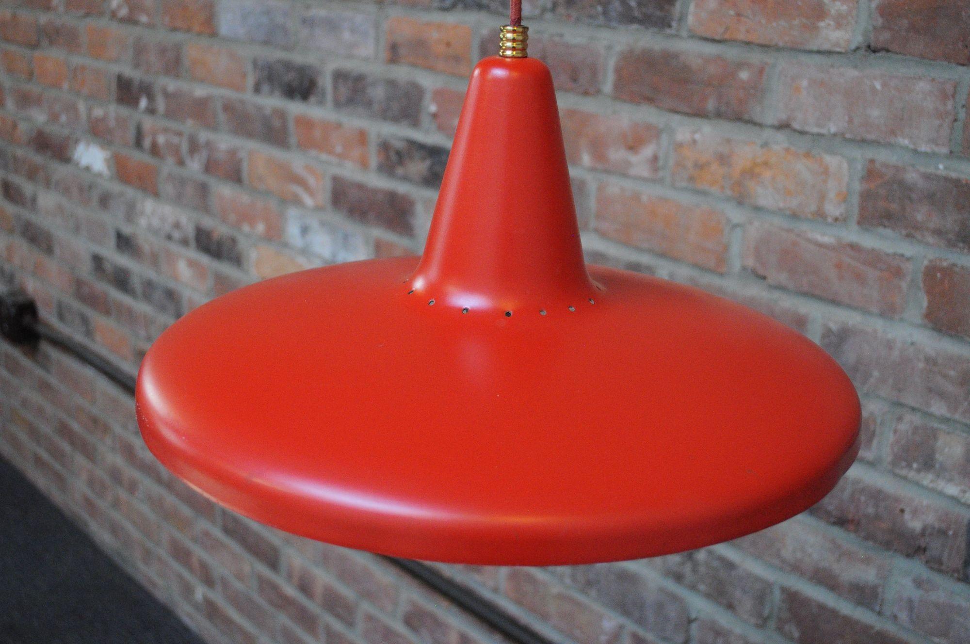 Mid Century Italian Modernist Wall Swag Lamp in Brass and Red Lacquered Metal For Sale 8