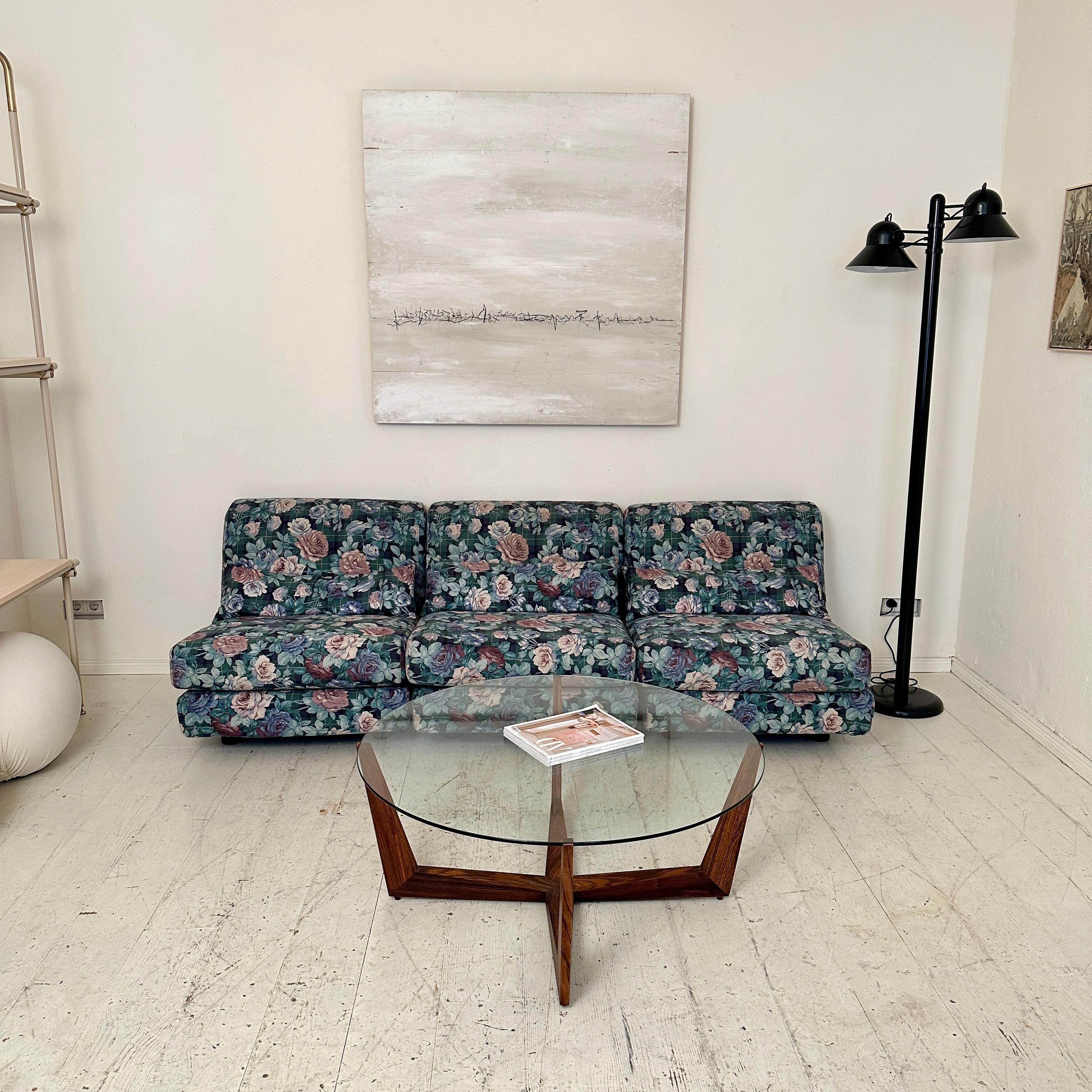 Mid Century Italian Modular Sofa in 3 Pieces with a Flower Fabric, around 1970 For Sale 9