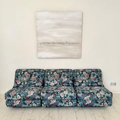 Canapé modulaire italien du milieu du siècle en 3 Pieces avec un tissu fleuri, vers 1970