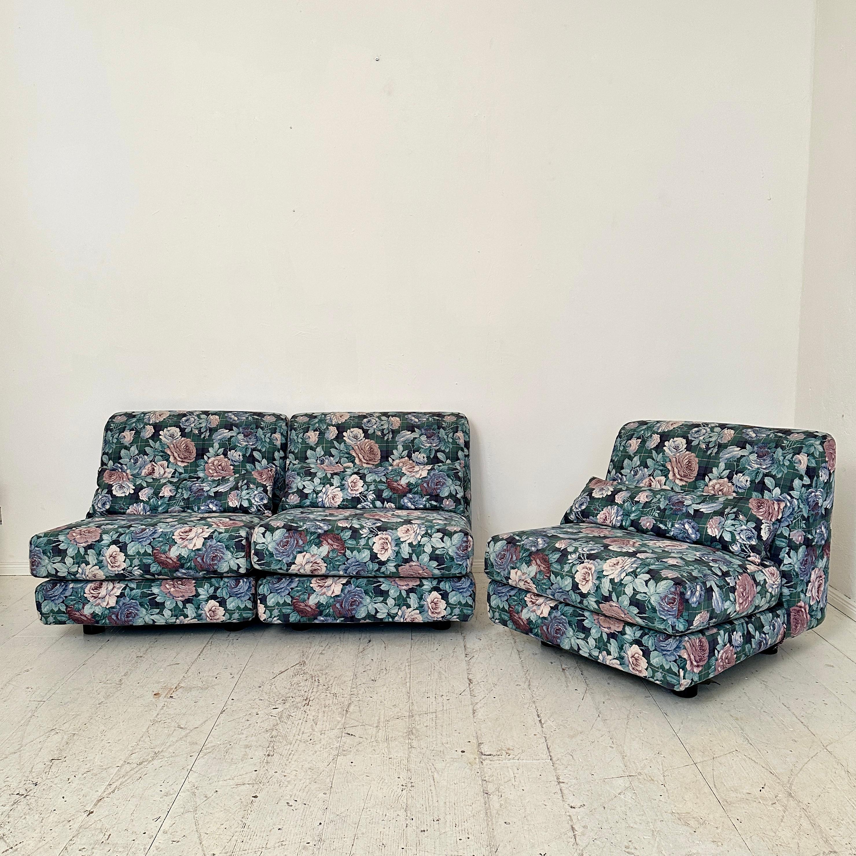 Mid-Century Modern Mid Century Italian Modular Sofa in 3 Pieces with a Flower Fabric, around 1970 For Sale