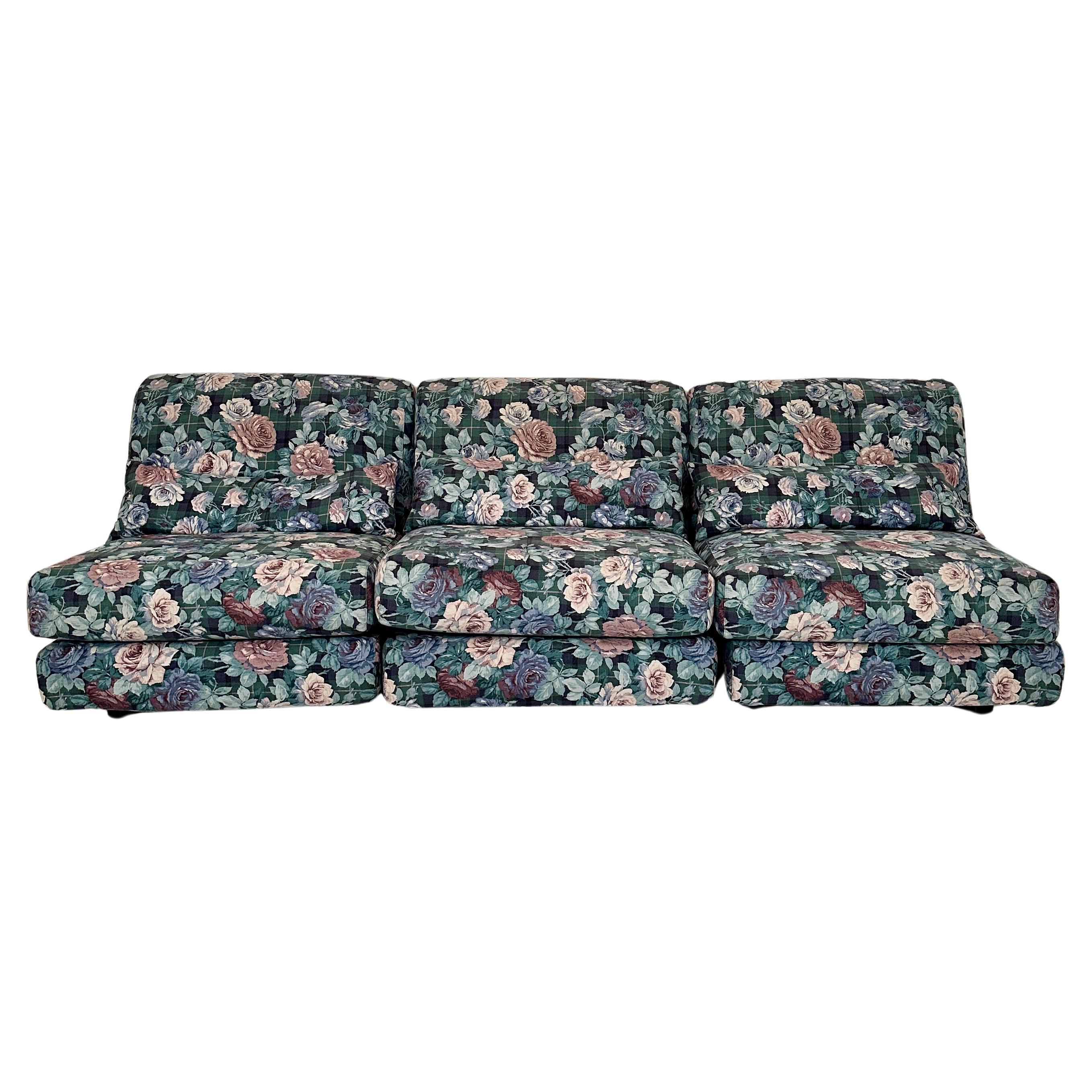 Canapé modulaire italien du milieu du siècle en 3 Pieces avec un tissu fleuri, vers 1970 en vente