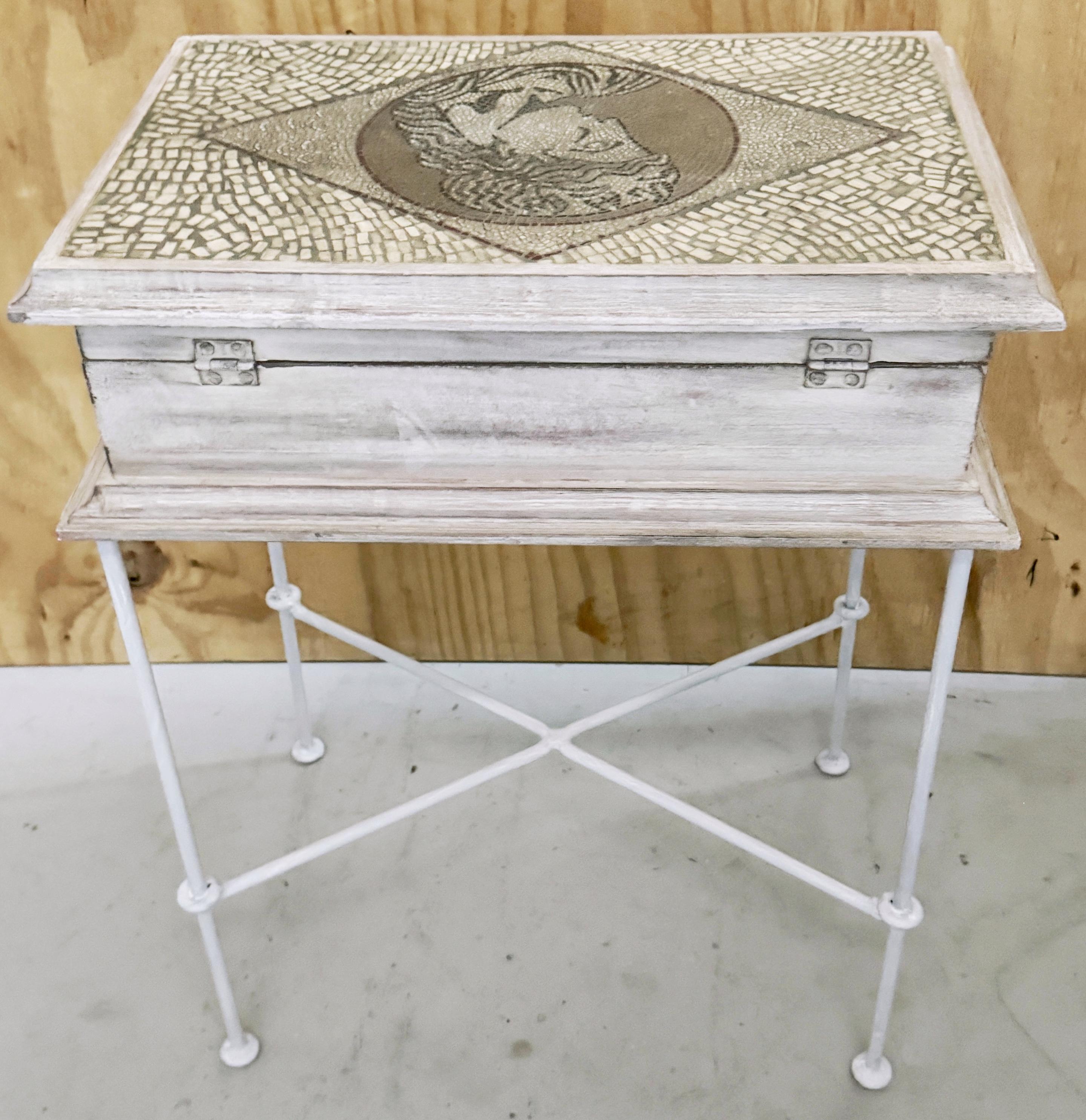 Mid Century Italian Mosaic Polychromed Wood & Wrought Iron Table Box Side Table en vente 1