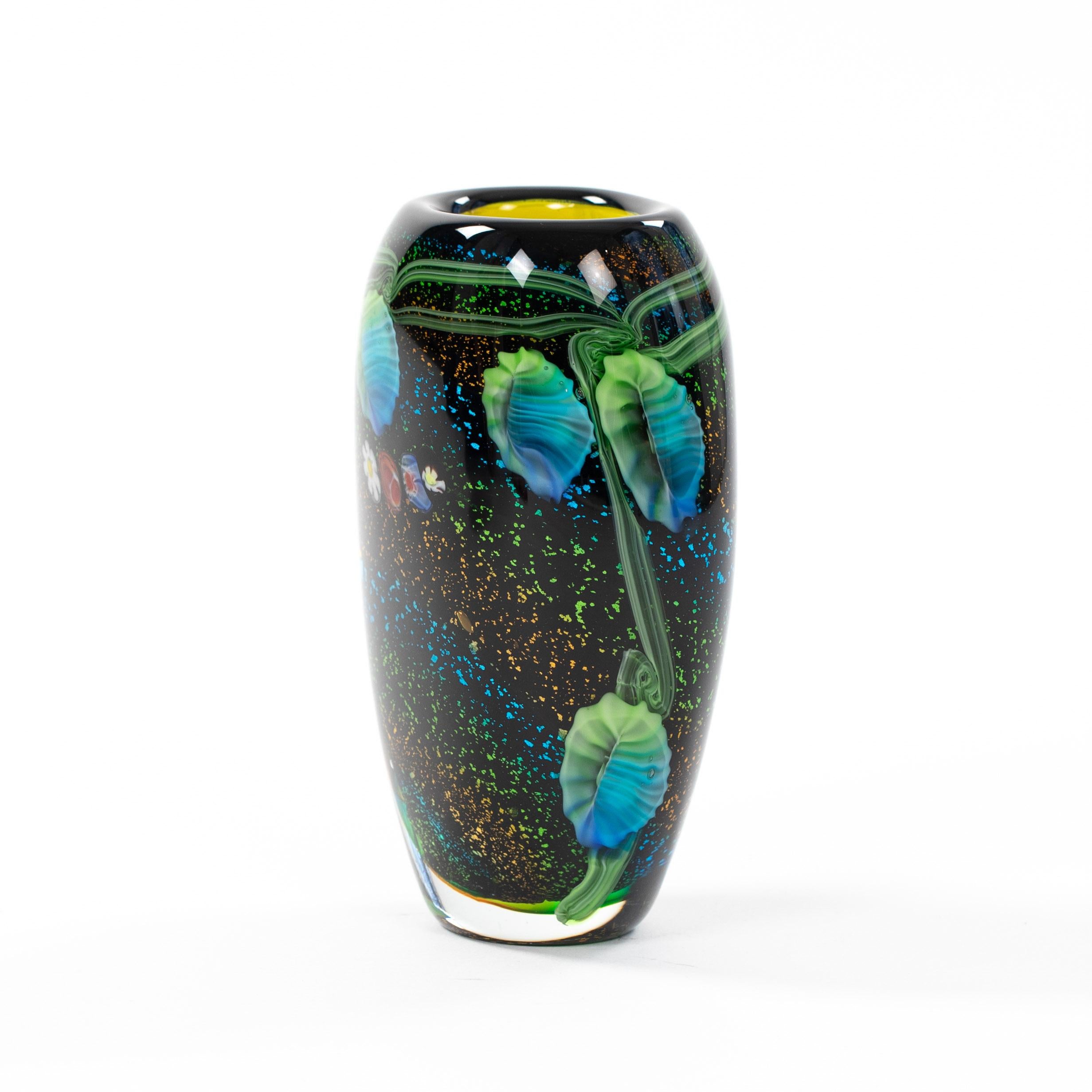 Mid-Century moderno Vaso in vetro di Murano multicolore italiano di metà secolo con conchiglie di Murano, anni '70 in vendita