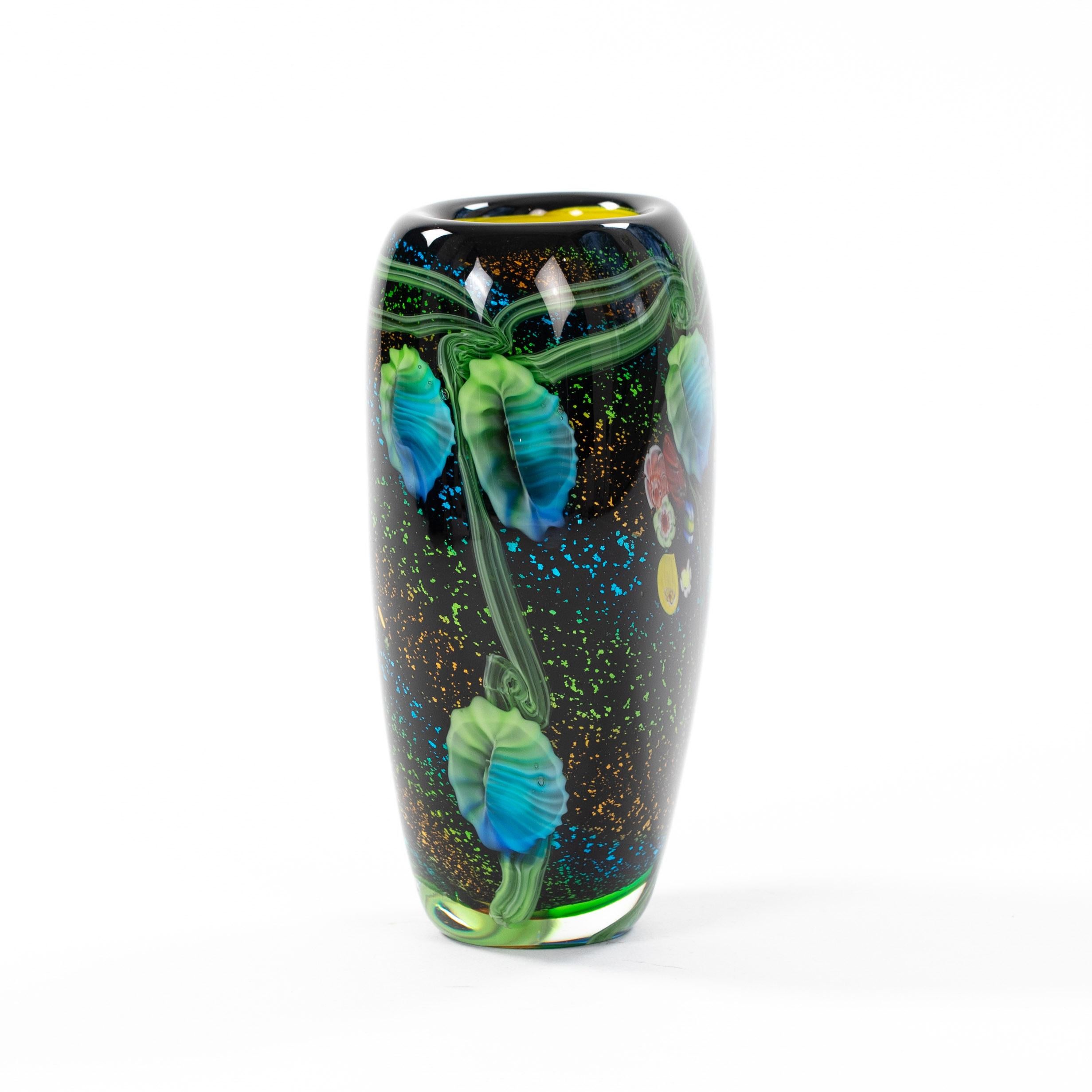 Italiano Vaso in vetro di Murano multicolore italiano di metà secolo con conchiglie di Murano, anni '70 in vendita