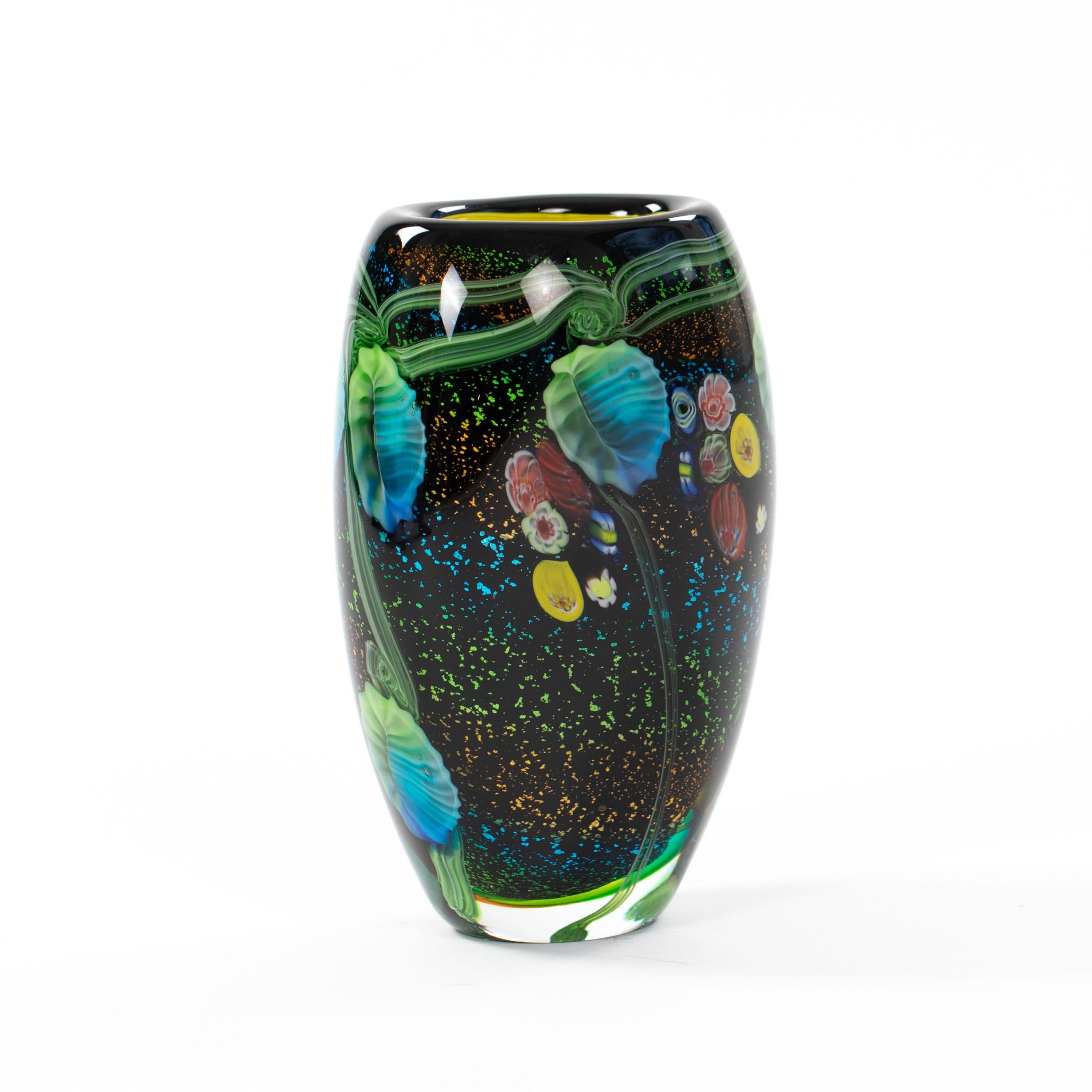 Fatto a mano Vaso in vetro di Murano multicolore italiano di metà secolo con conchiglie di Murano, anni '70 in vendita