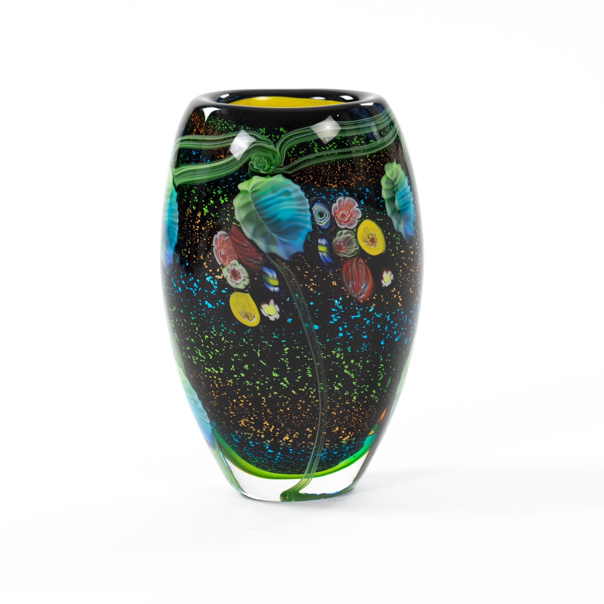 Vaso in vetro di Murano multicolore italiano di metà secolo con conchiglie di Murano, anni '70 In condizioni buone in vendita a Salzburg, AT