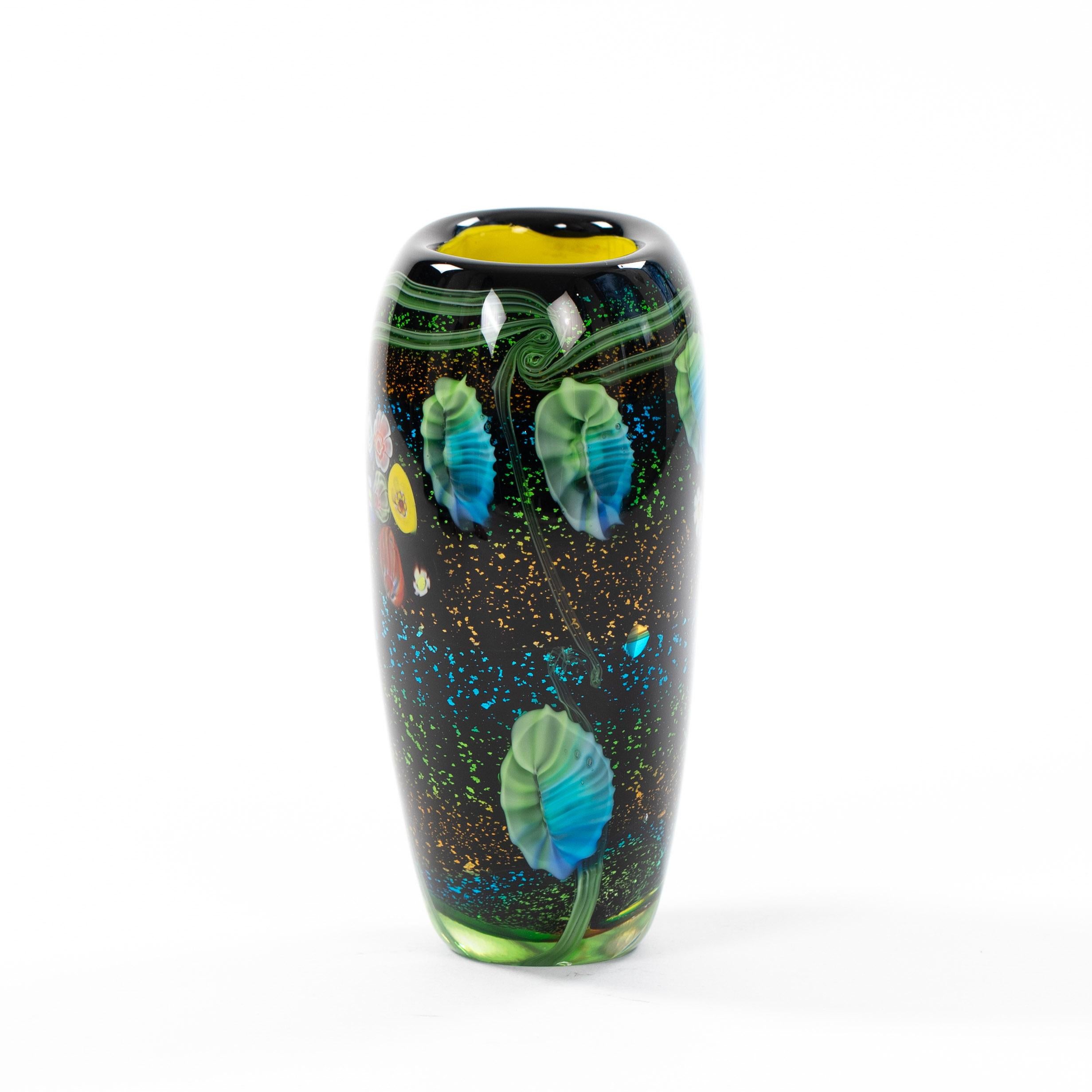 Fine XX secolo Vaso in vetro di Murano multicolore italiano di metà secolo con conchiglie di Murano, anni '70 in vendita