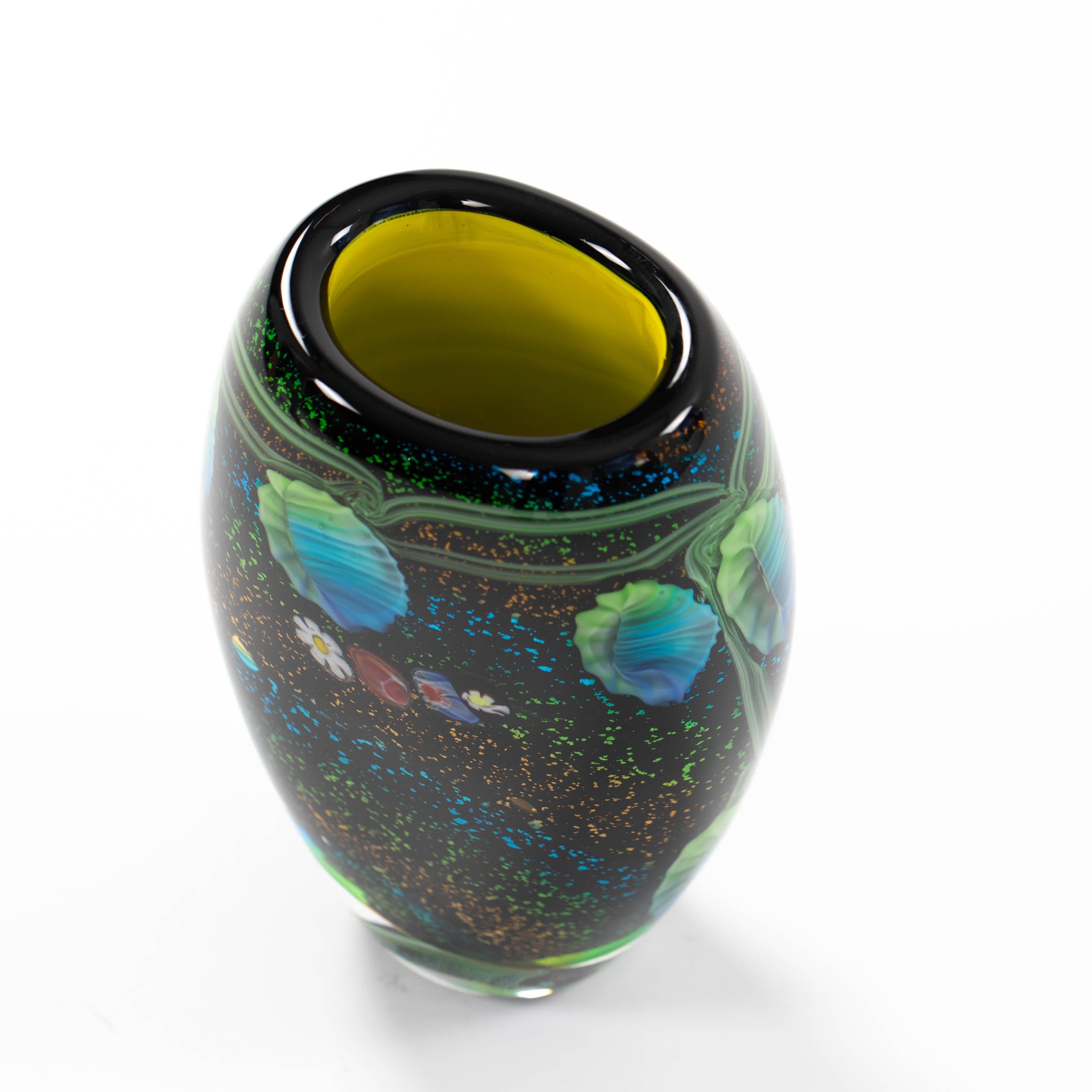Vaso in vetro di Murano multicolore italiano di metà secolo con conchiglie di Murano, anni '70 in vendita 1