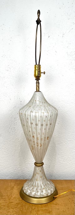 Lampada a bullicante di Murano Alfredo Barbini bianco e oro della metà del secolo scorso