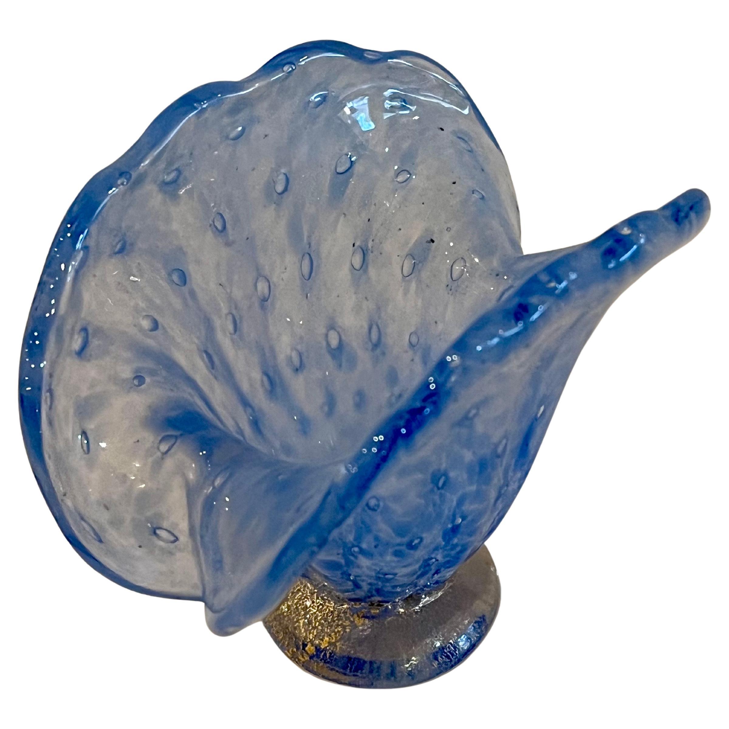 Italiano Vaso di Murano Archimide Seguso con bocciolo di vongola e avventurina dorata della metà del secolo scorso in vendita