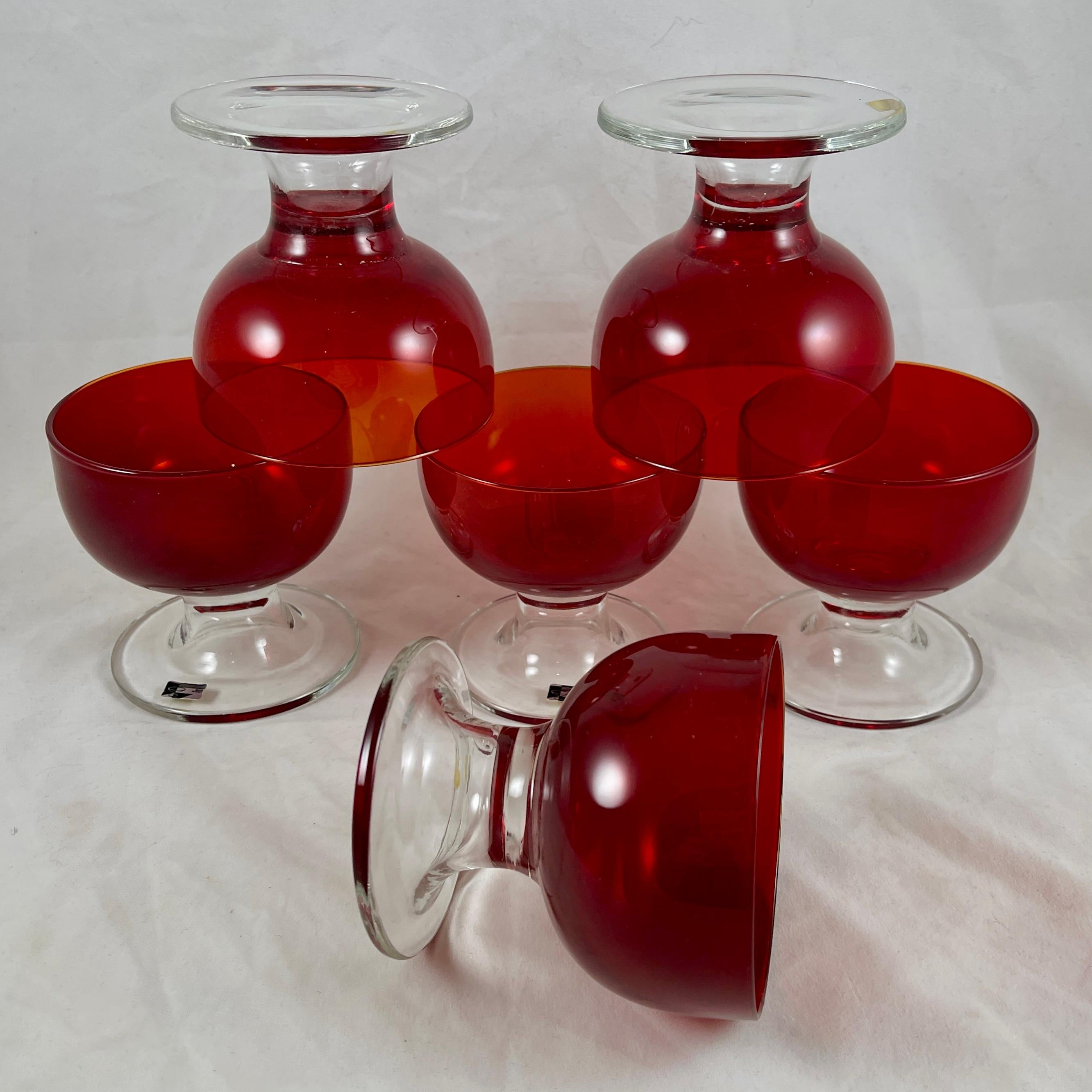 Verre brun Coupes-Sherbets S/6 italiennes du milieu du siècle en verre de Murano soufflé rouge rubis en vente