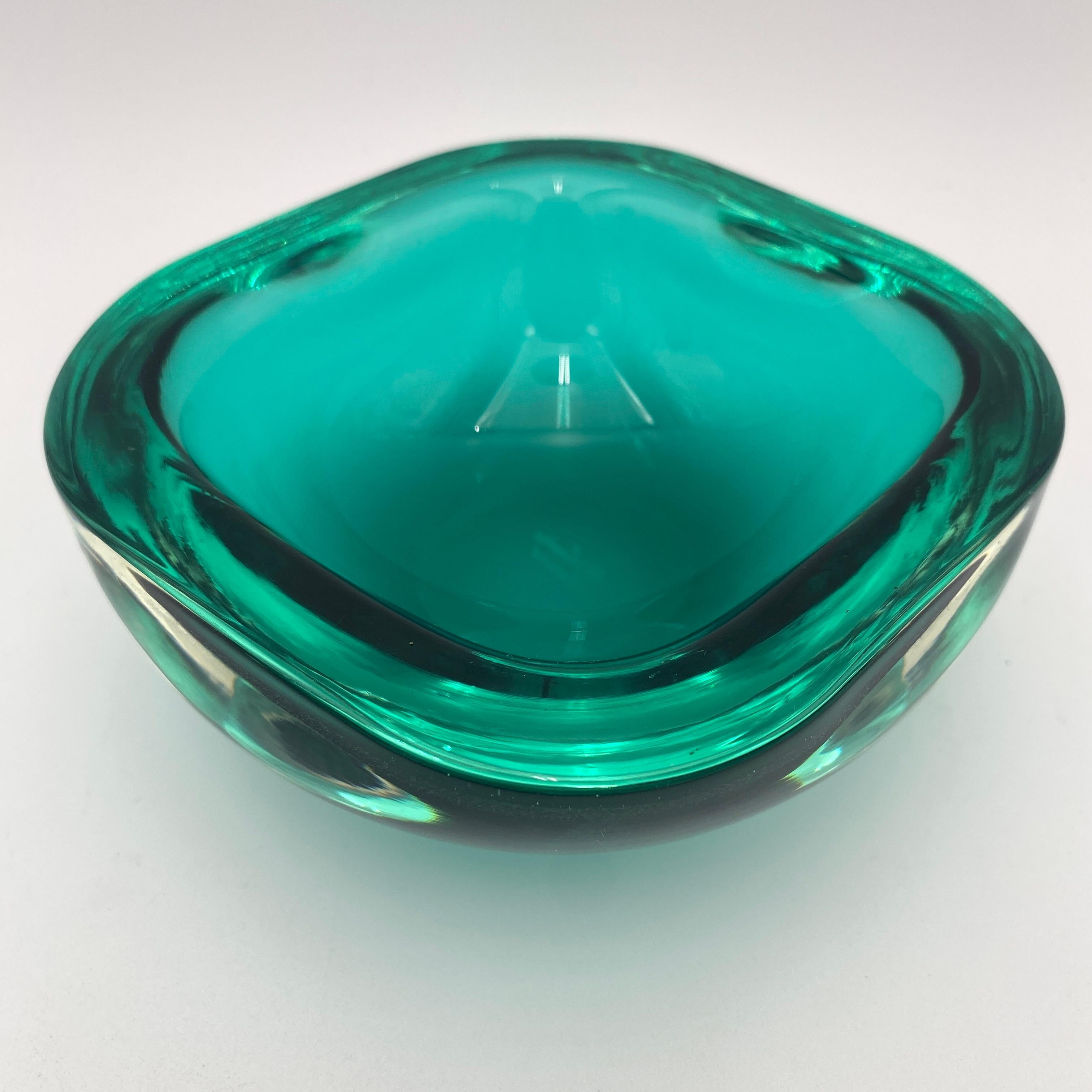 Vetro di Murano Posacenere in vetro di Murano della metà del secolo scorso firmato Cenedese, anni '50