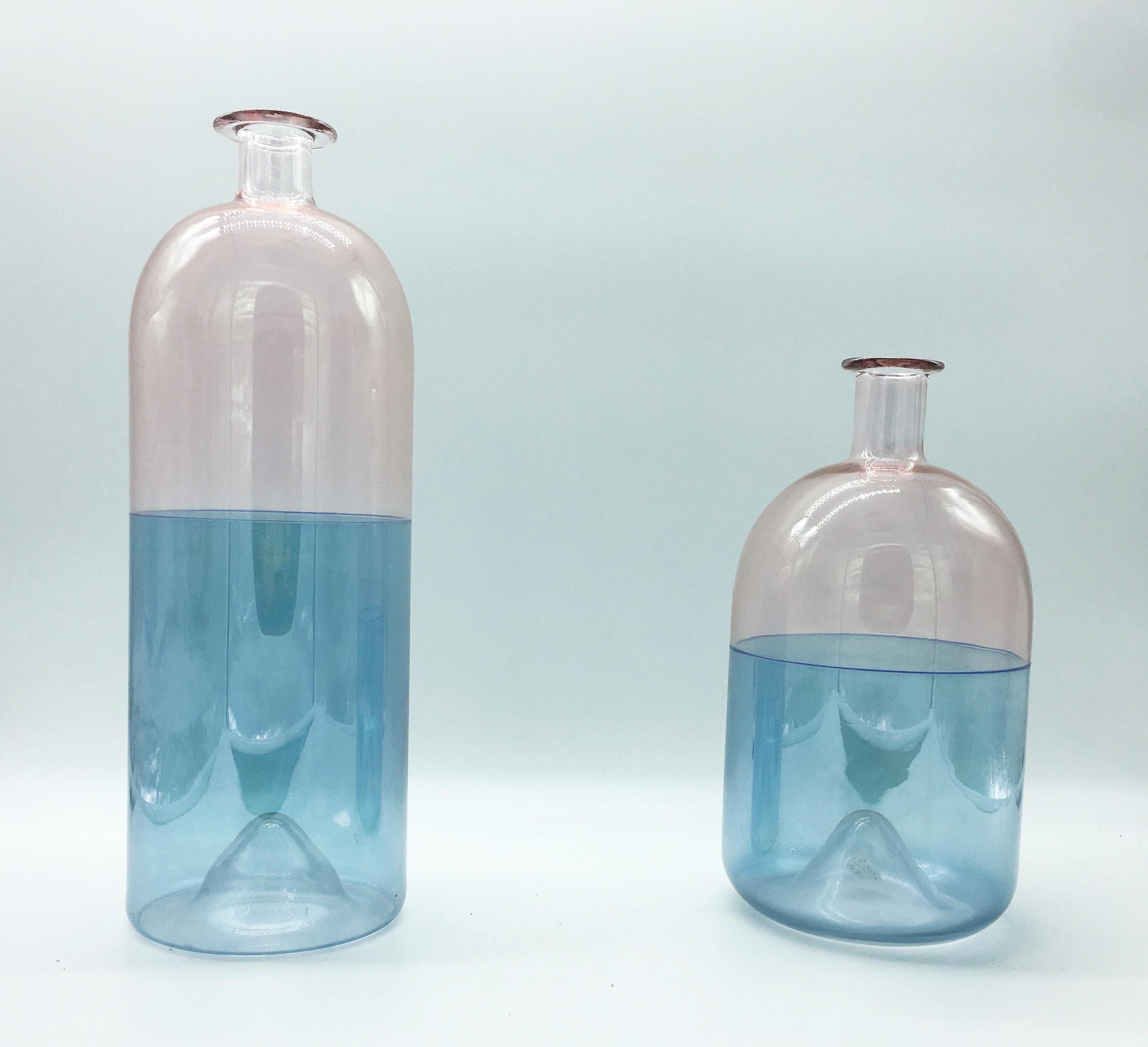 Magnificent pair of pink and blue blown Murano glass bottles, created in the manner of the Bolle di Venini by designer Tapio Wirkkala. The dimensions of the small bottle are h.26 diam. 13.