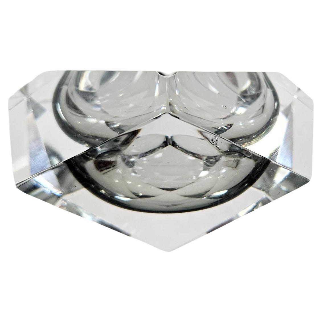 A striking Mid-Century Modern Murano ashtray bowl featuring the iconic Sommerso technique, with faceted grey glass submerged in crystal-clear glass. Attributed to renowned designer Flavio Poli.

This substantial, beautifully sculpted piece is in