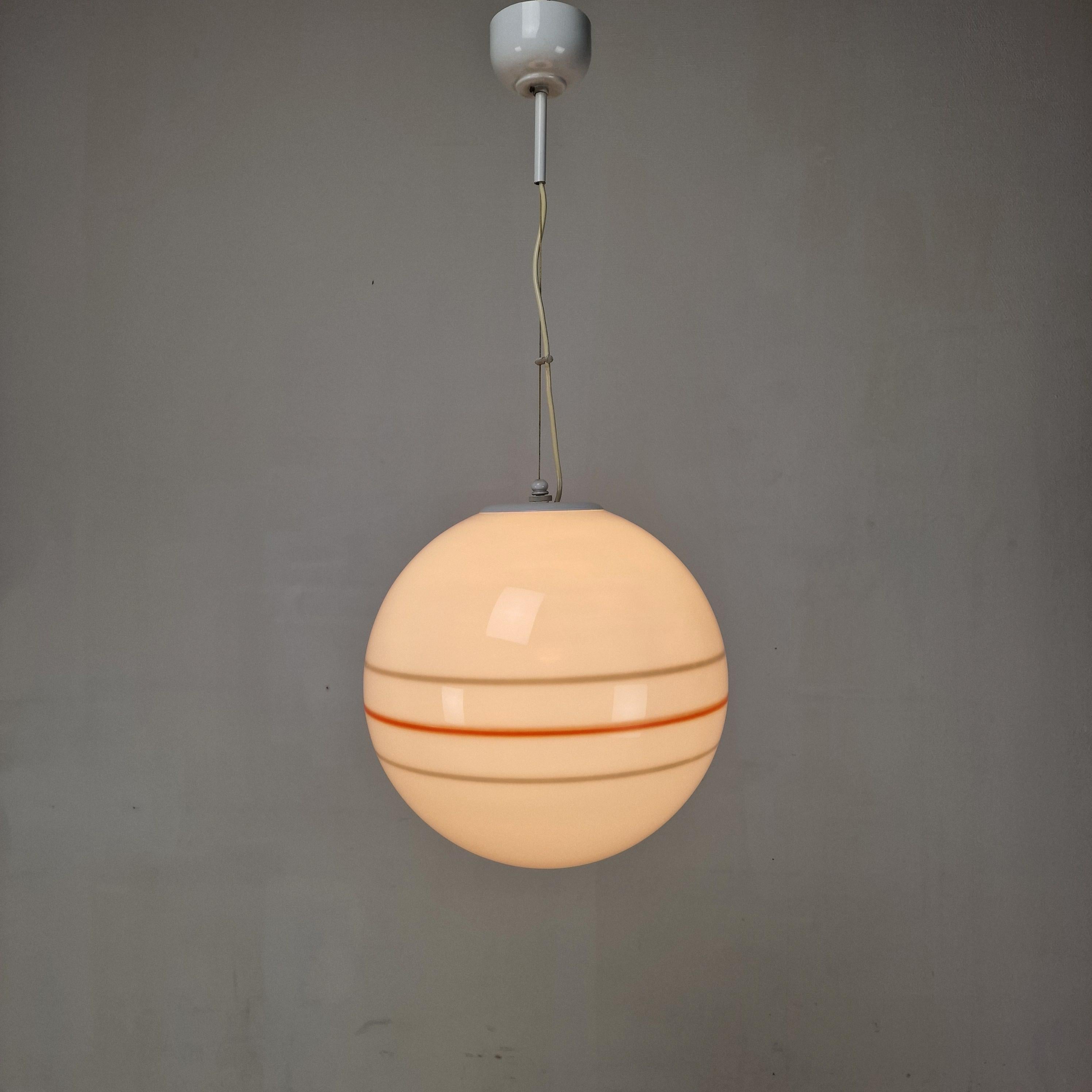 Mid-Century moderno Lampadario a globo in vetro di Murano della metà del secolo scorso, anni '70 in vendita