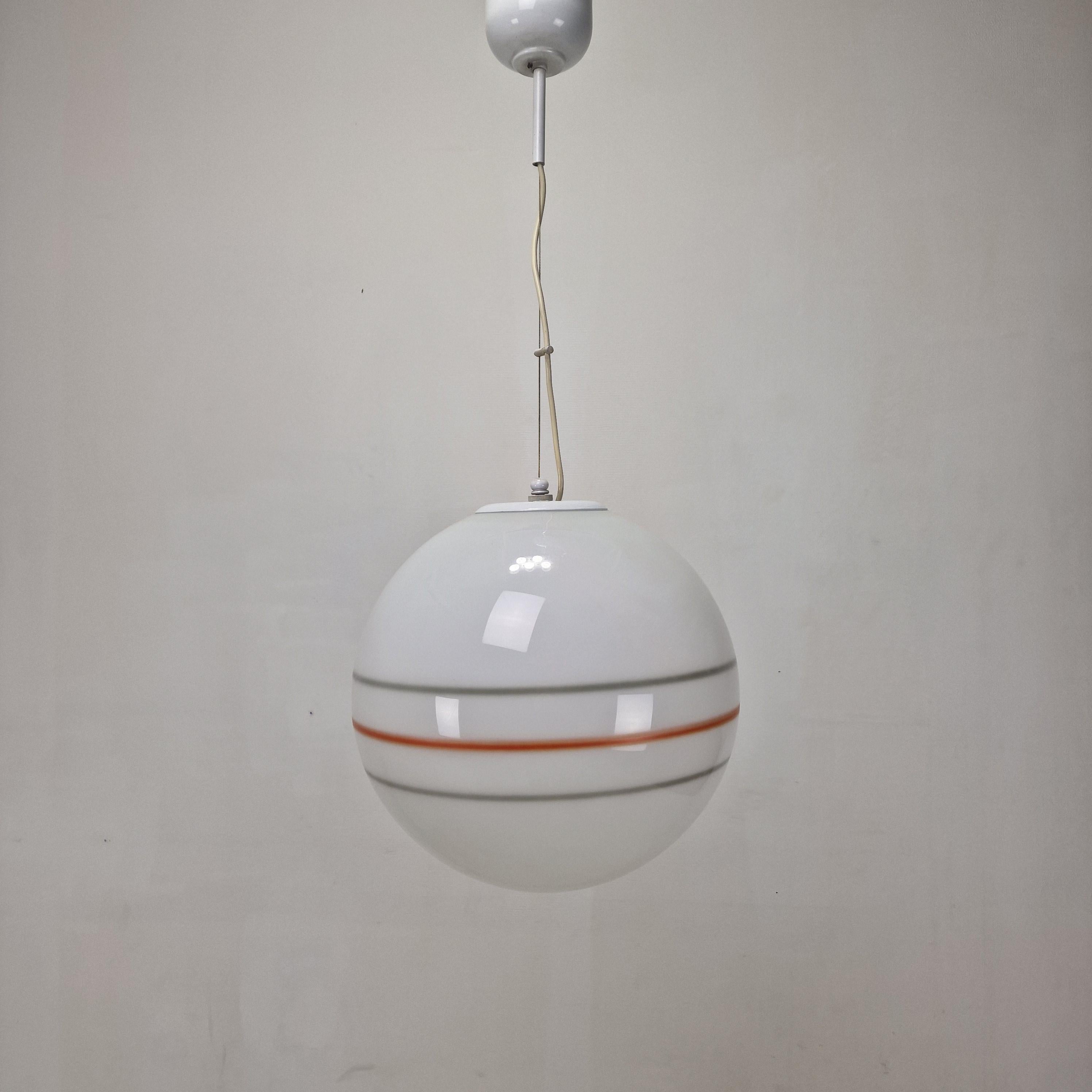 Fatto a mano Lampadario a globo in vetro di Murano della metà del secolo scorso, anni '70 in vendita