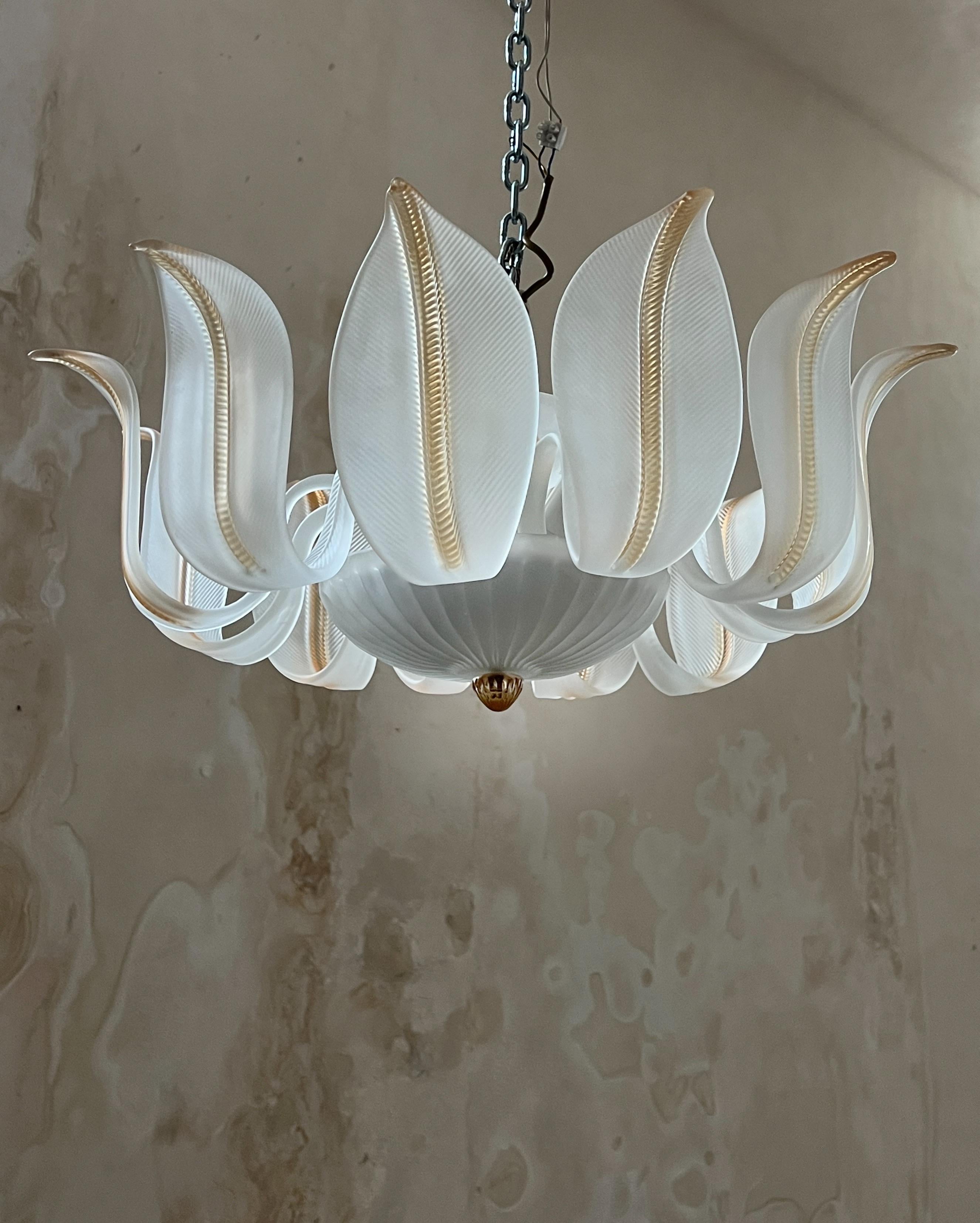 20ième siècle Lustre à feuilles en verre de Murano, Italie du milieu du siècle, années 1980 en vente