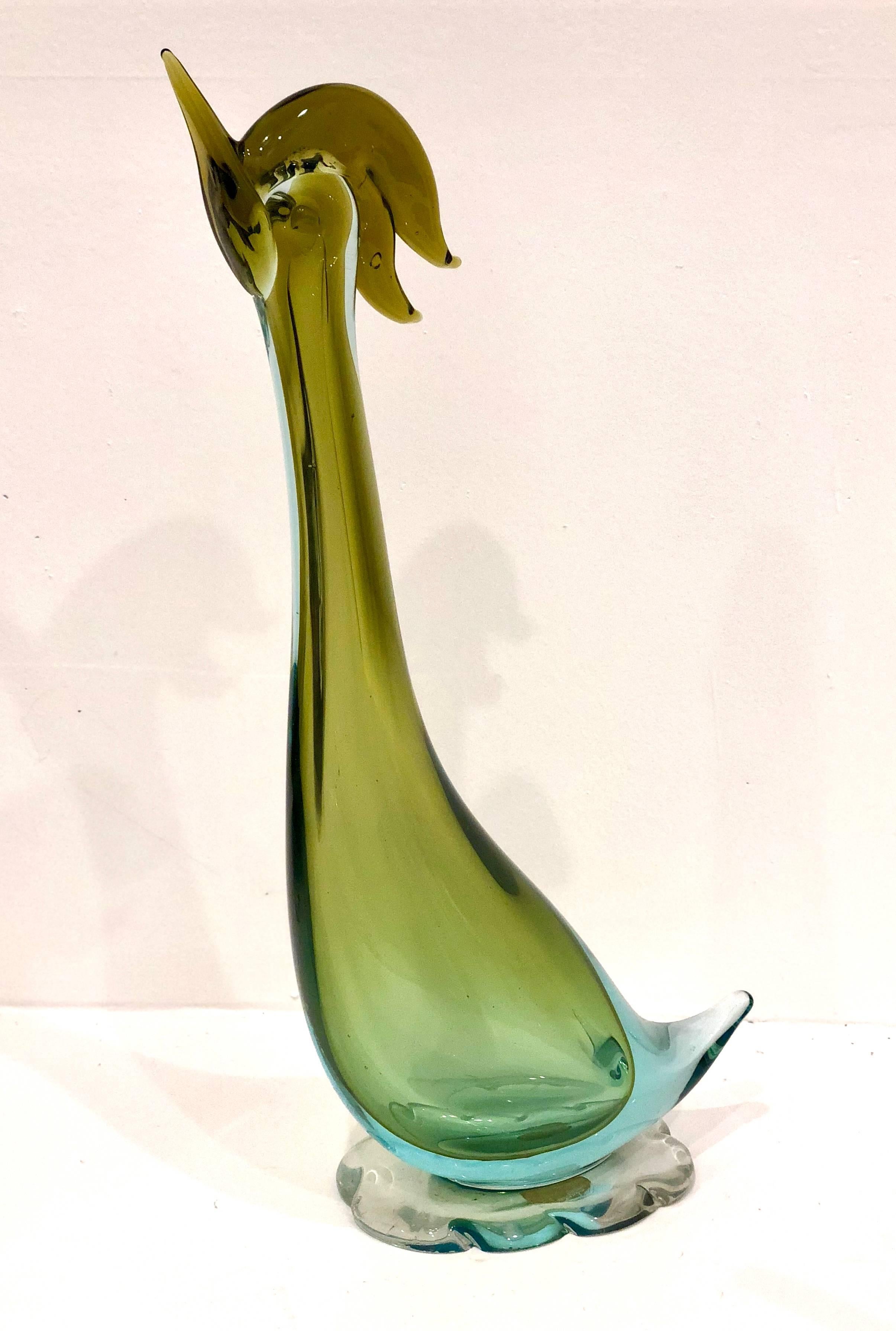 Beautiful Murano glass bird sculpture nice colors, and condition no chips or cracks, circa 1950s, retains its label.