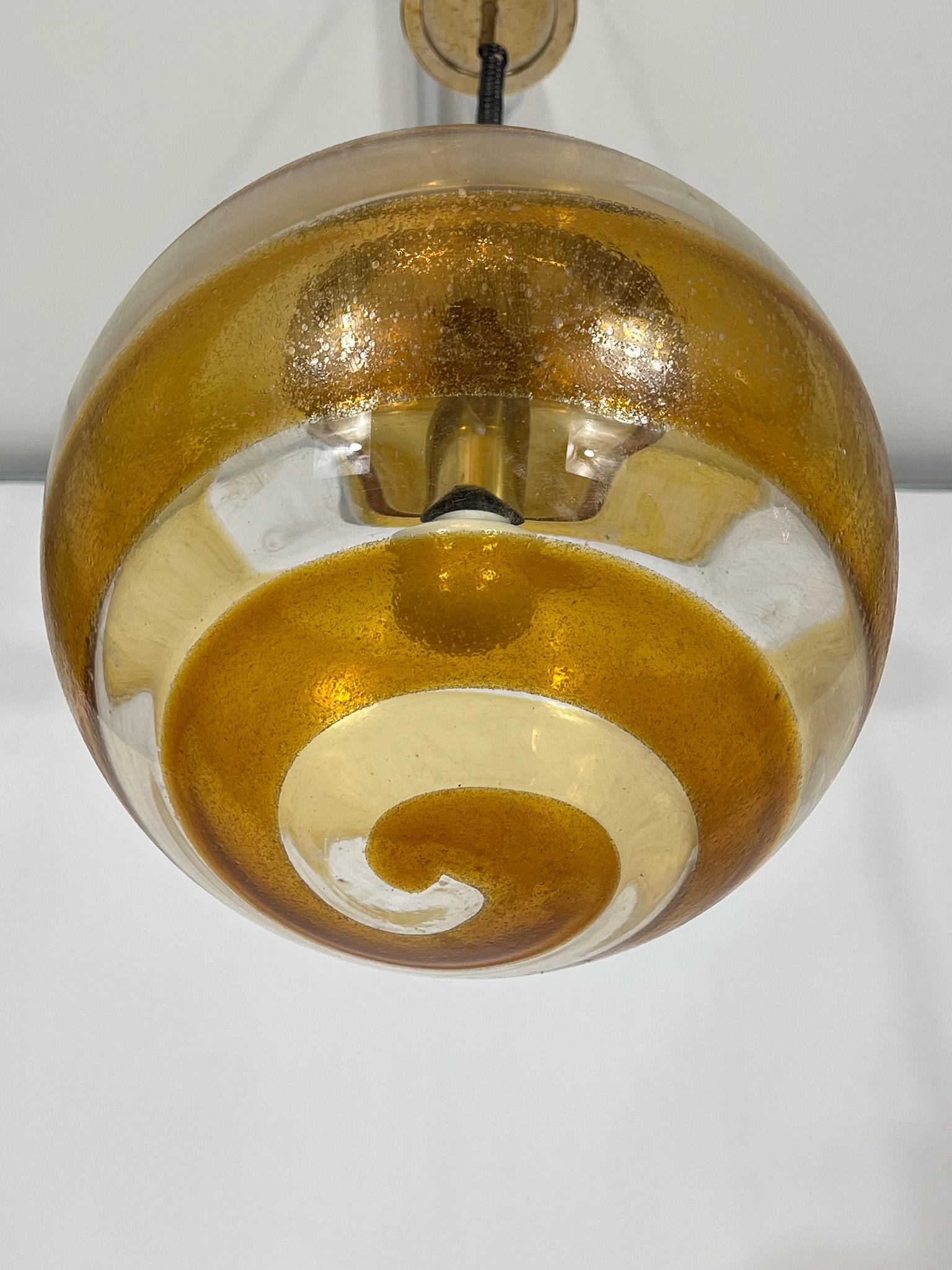 Mid-Century moderno Lampada a sospensione a sfera in vetro di Murano della metà del secolo scorso, anni '60 in vendita