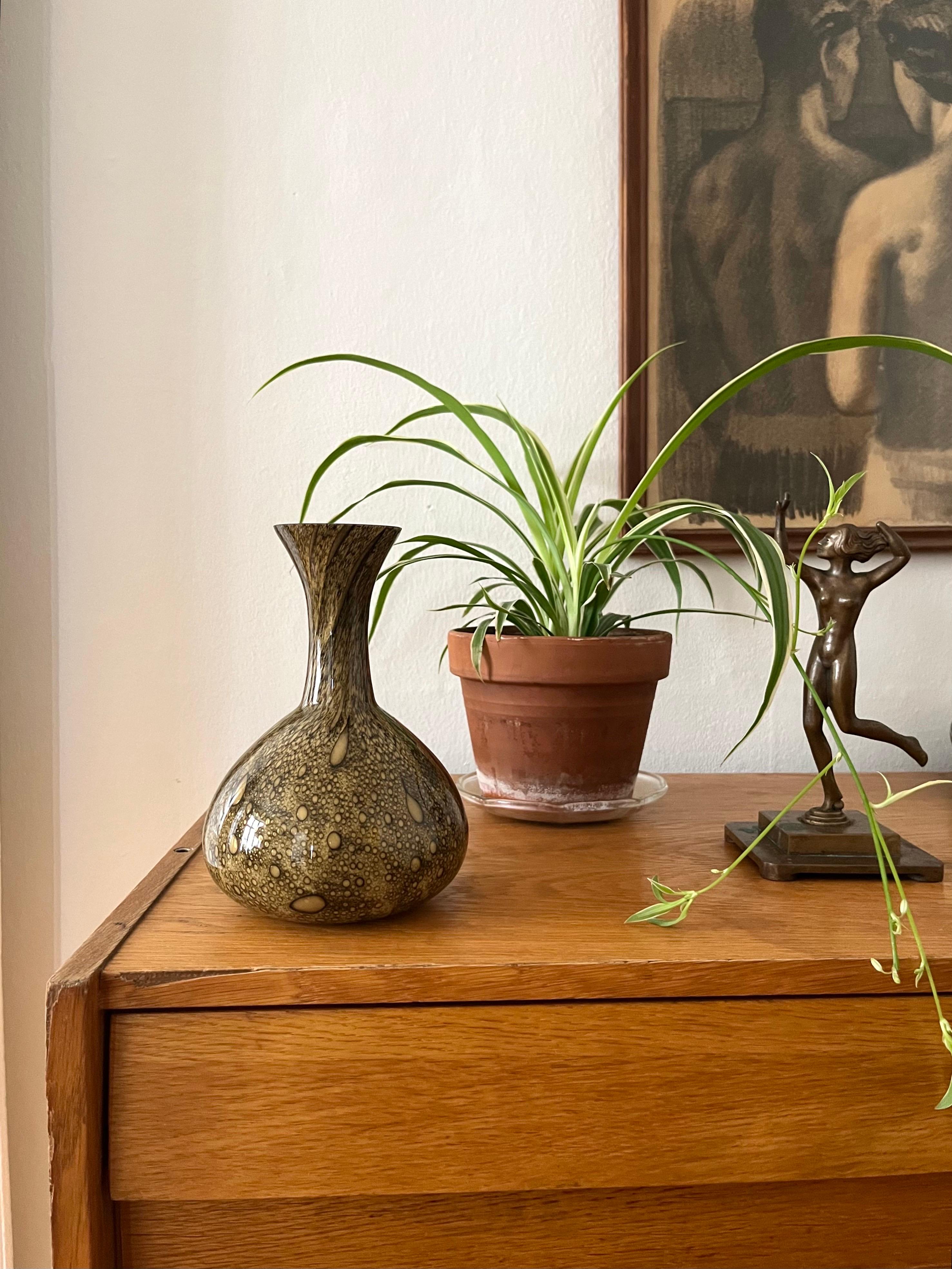Mid-Century Modern Vase en verre de Murano à motif Bollicine, Italie du milieu du siècle, années 1950 en vente