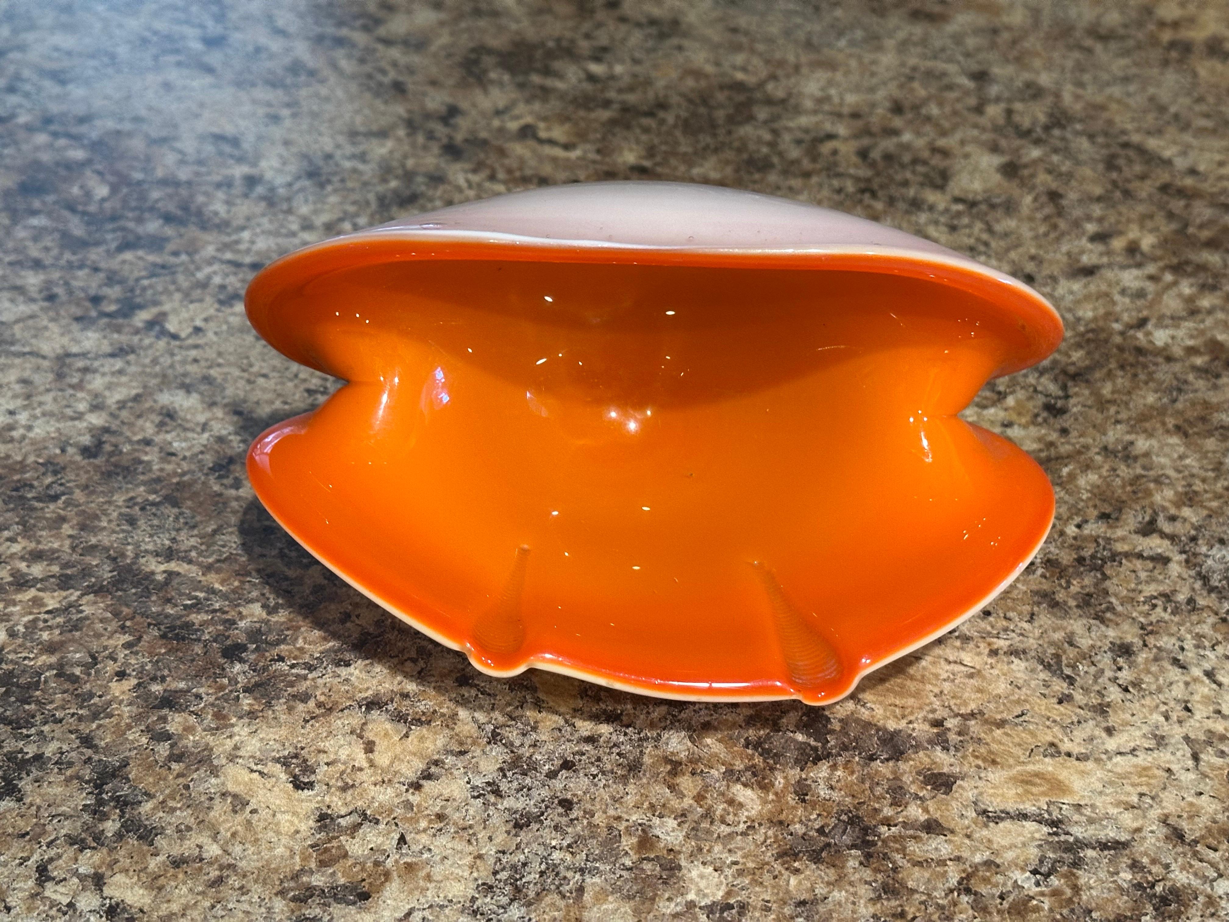 Bol en verre à coquille de palourde de Murano du milieu du siècle dernier en vente 7
