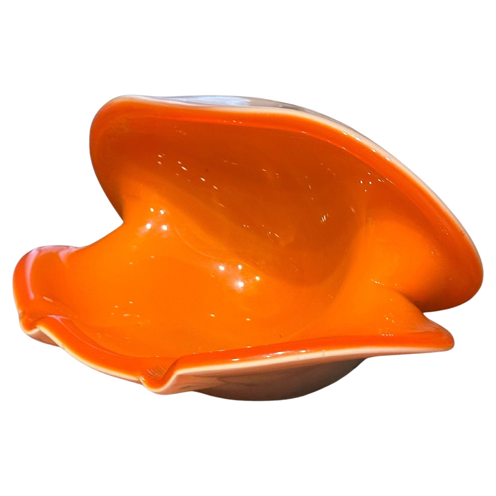 Mid-Century Modern Bol en verre à coquille de palourde de Murano du milieu du siècle dernier en vente