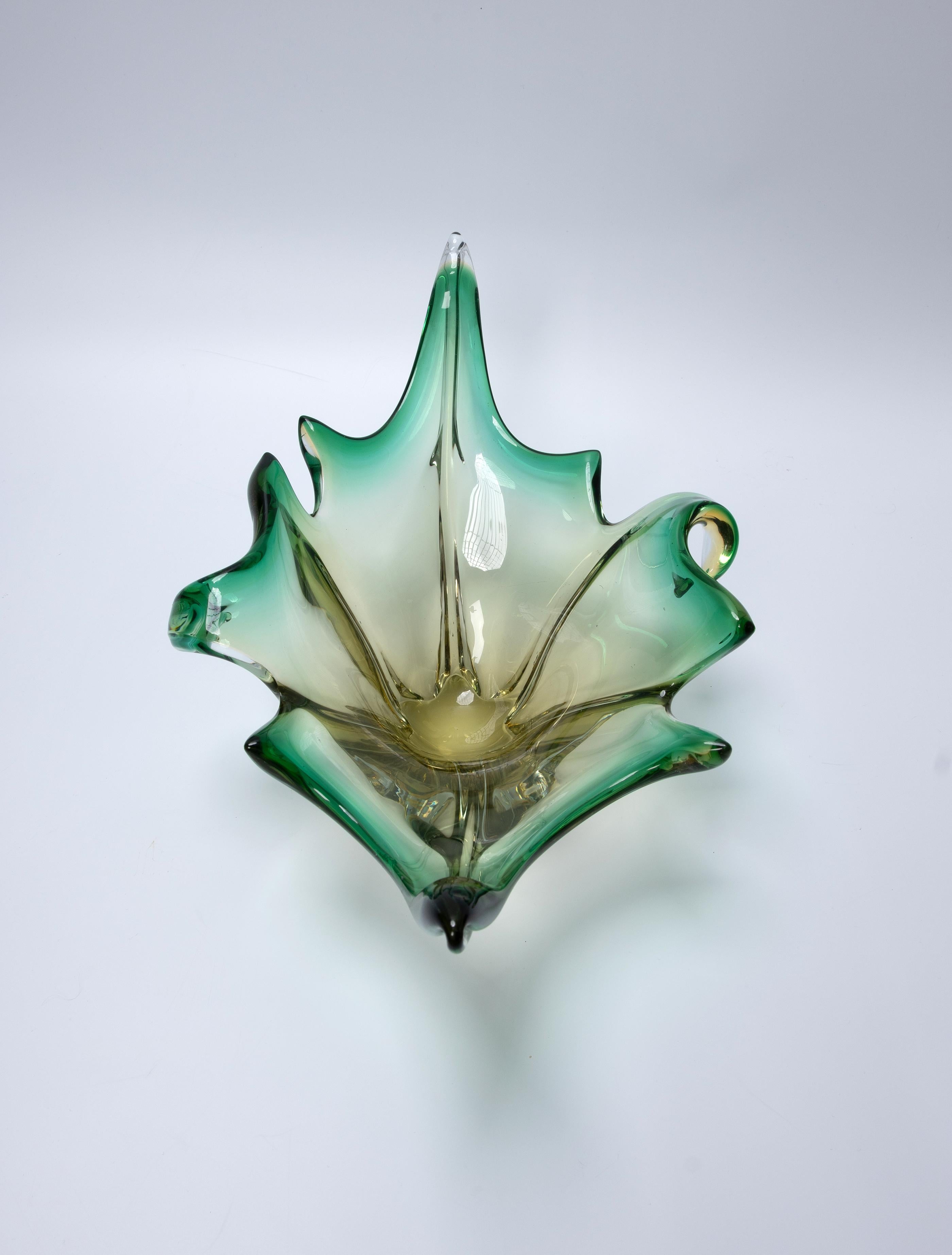 20th Century Mid Century Italian Murano Sommerso Green And Yellow 'Splash' Bowl Centre Piece  For Sale
