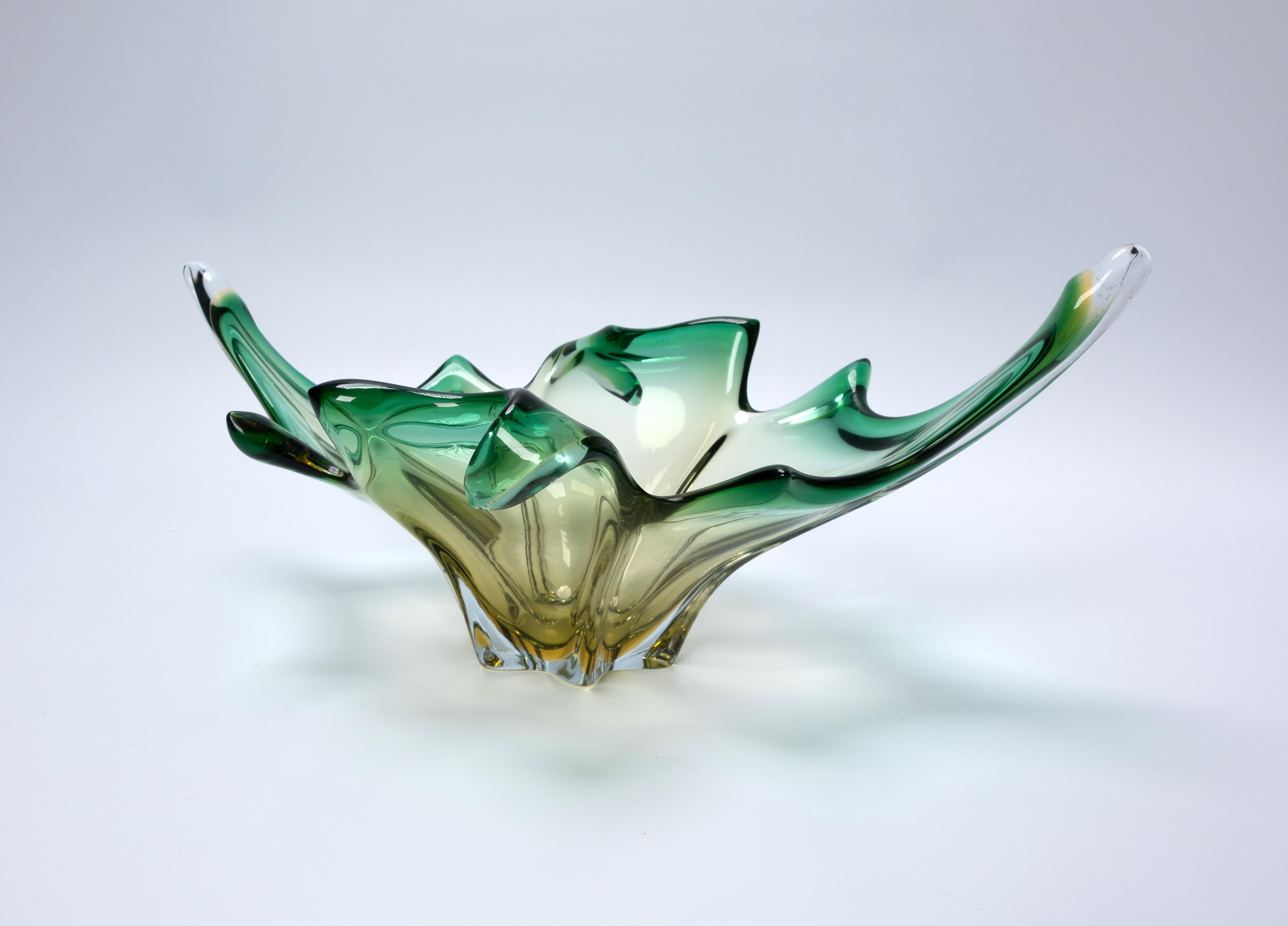 Art Glass Mid Century Italian Murano Sommerso Green And Yellow 'Splash' Bowl Centre Piece  For Sale