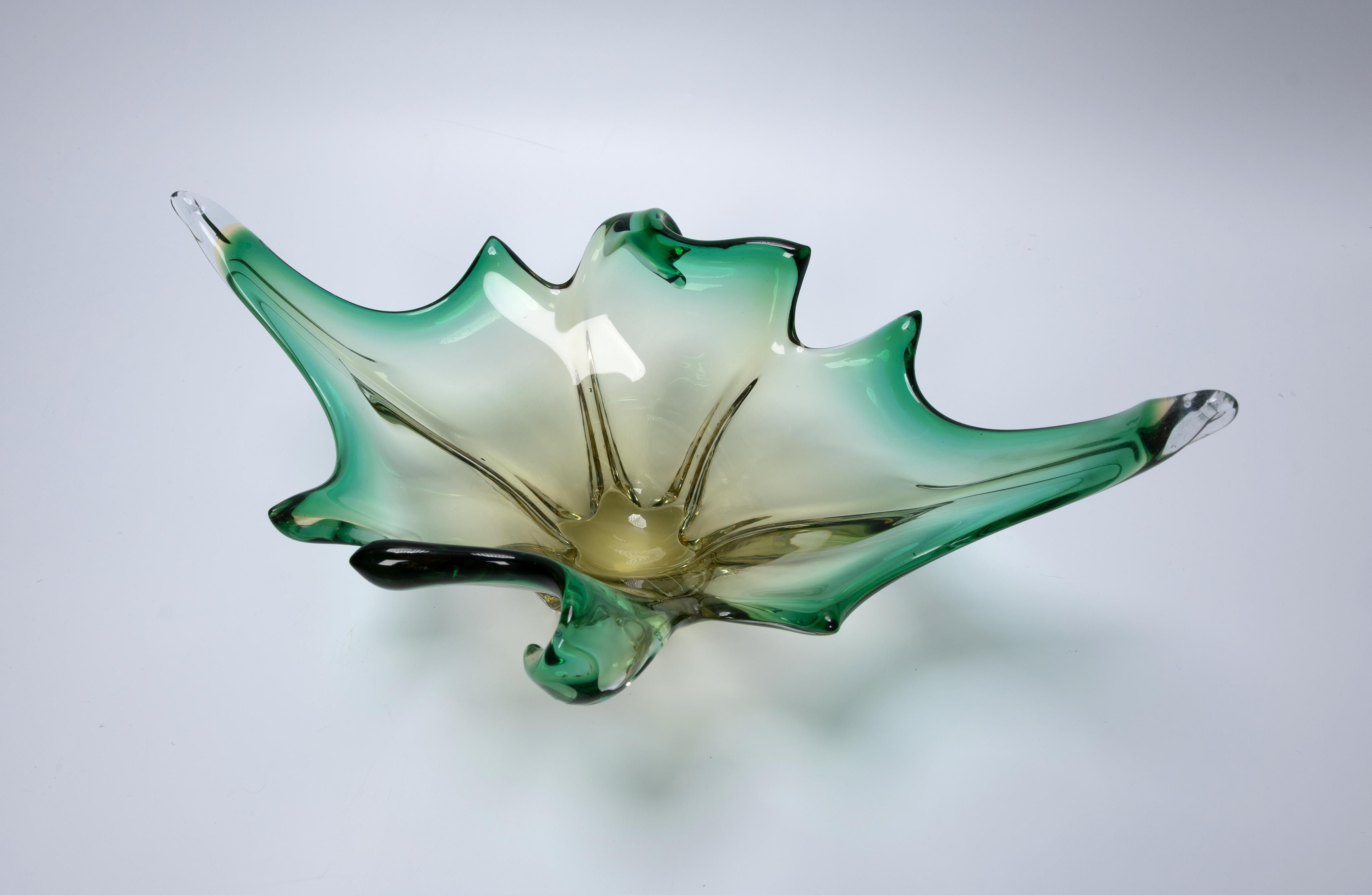 Verre d'art Centre de table de Murano Sommerso vert et jaune « Splash » du milieu du siècle dernier en vente