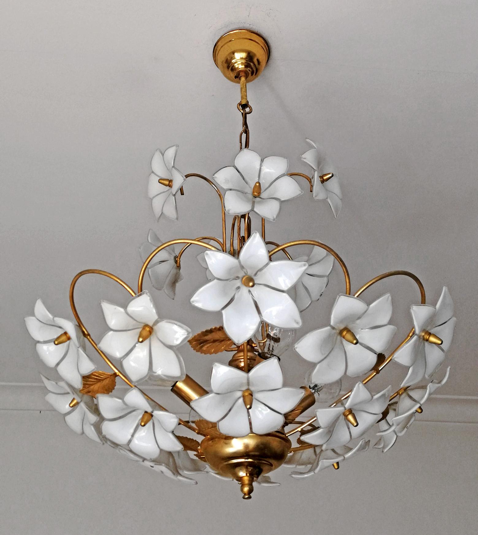 1960s vintage Italian Murano Venini style flower bouquet art-glass/ 24 hand-blow white and clear glass flowers and gold-plated brass.
Measures:
Diameter 22 in/ 55 cm
Height 30 in/ 75 cm
Weight: 11 lb/5 Kg
Four light bulbs E14/ 60 W, good working