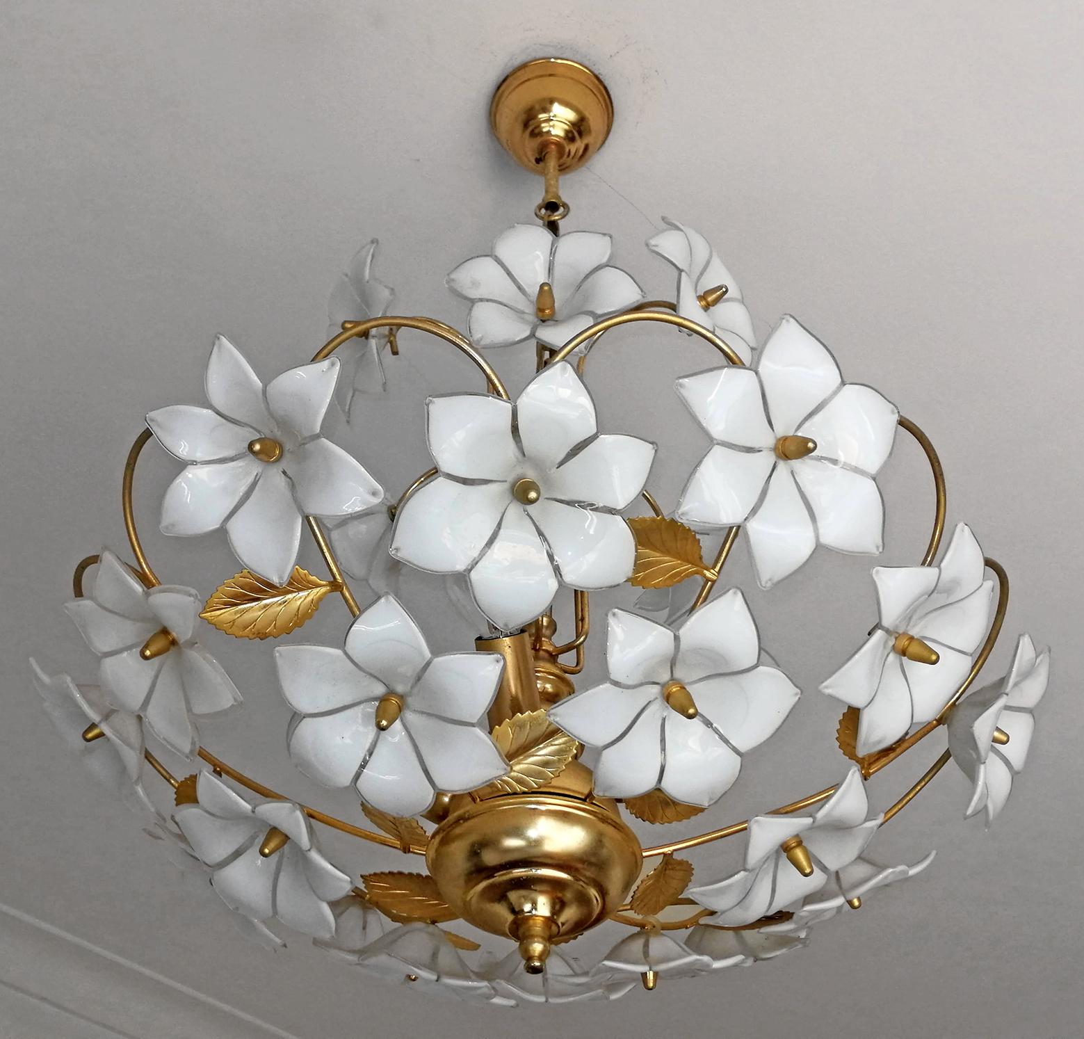 Mid-20th Century Midcentury Italian Murano White Flowers Art Glass and Gilt Brass Chandelier For Sale