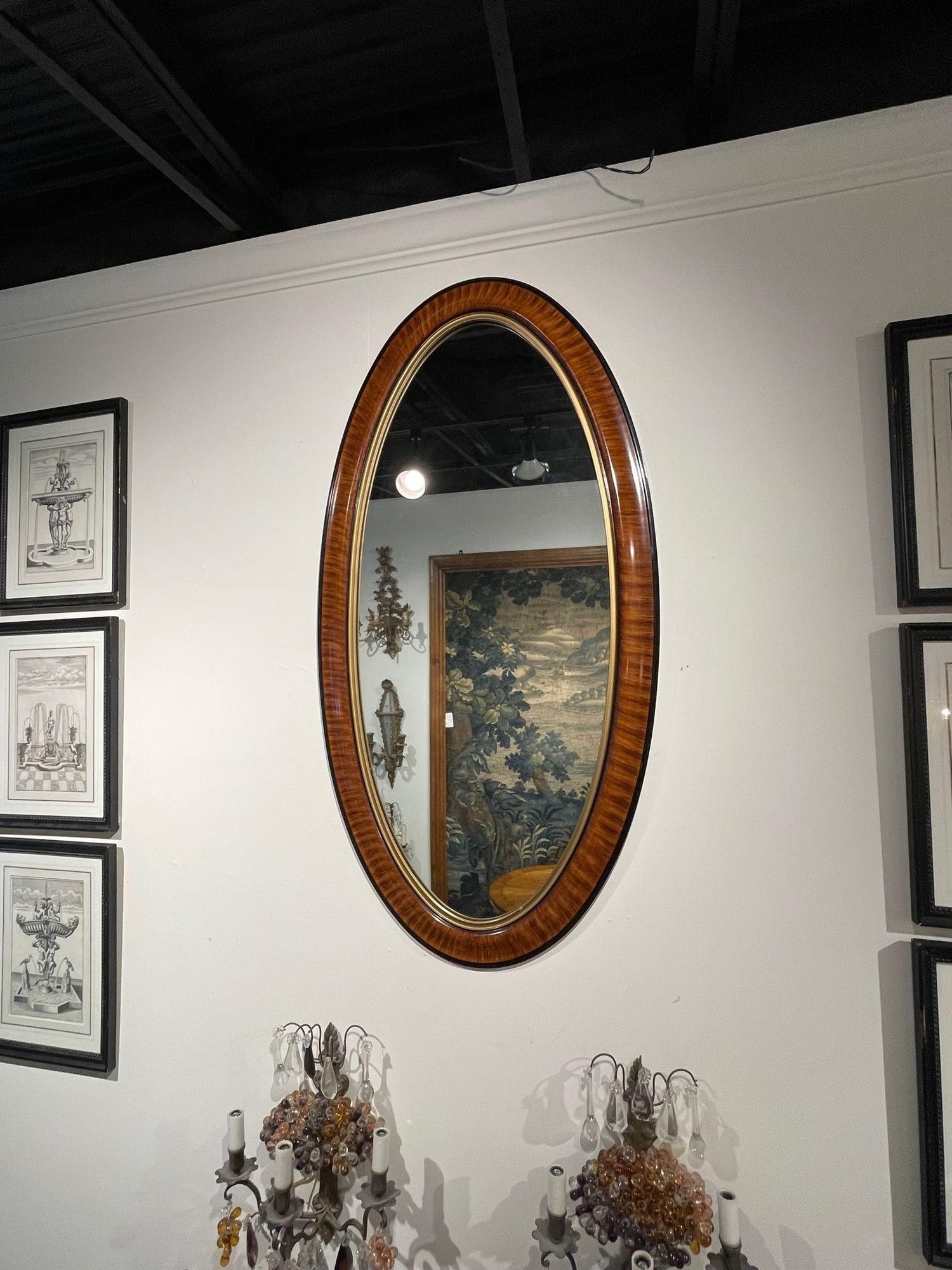 Italienischer schmaler ovaler Spiegel aus der Mitte des Jahrhunderts mit Kunstholz und Ebenholz-Finish im Zustand „Gut“ im Angebot in Dallas, TX