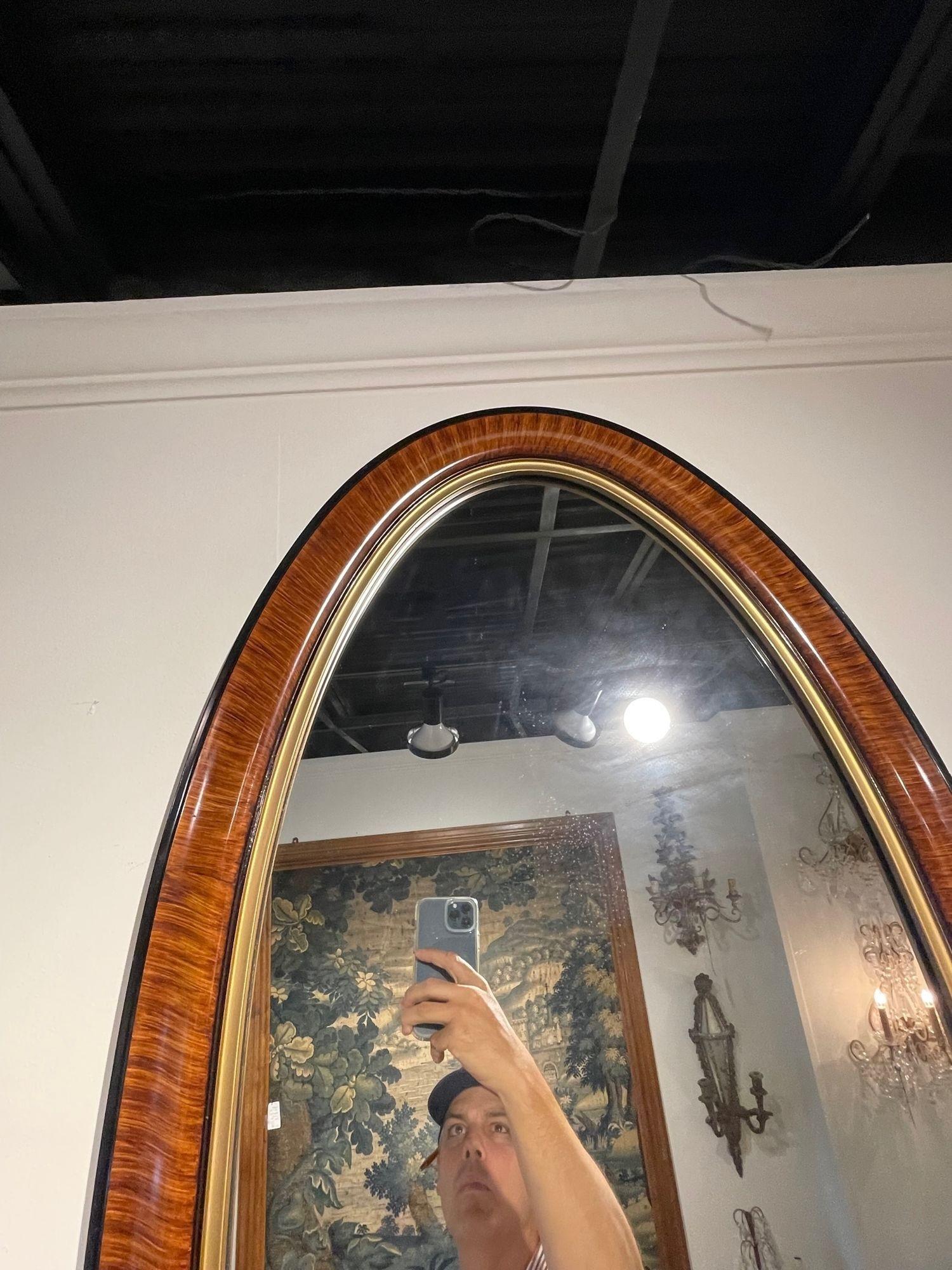 Italienischer schmaler ovaler Spiegel aus der Mitte des Jahrhunderts mit Kunstholz und Ebenholz-Finish im Angebot 1