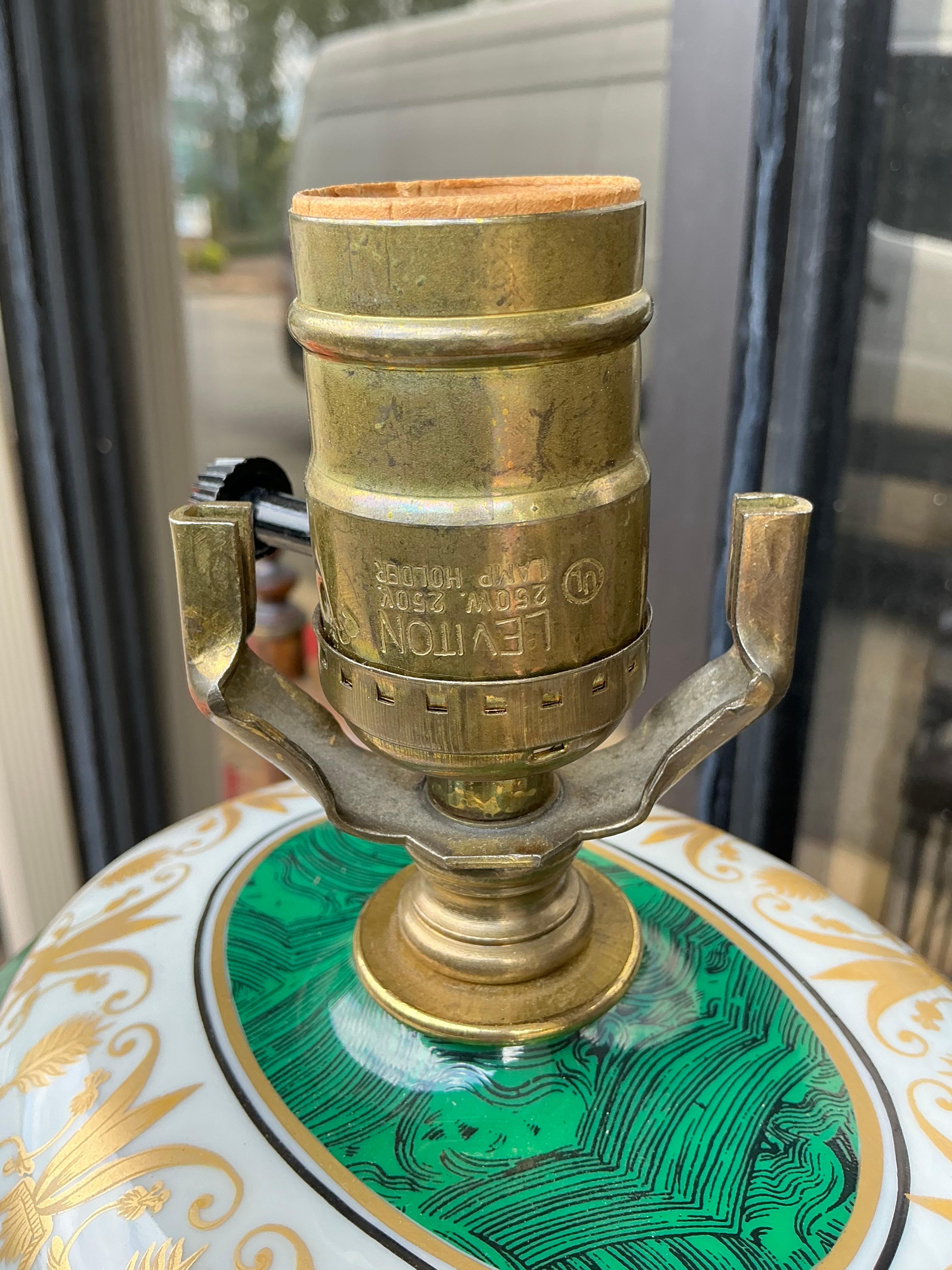 Mid-Century Italian Neo-Classical Style Faux Malachite & Gilt Table Lamp For Sale 1