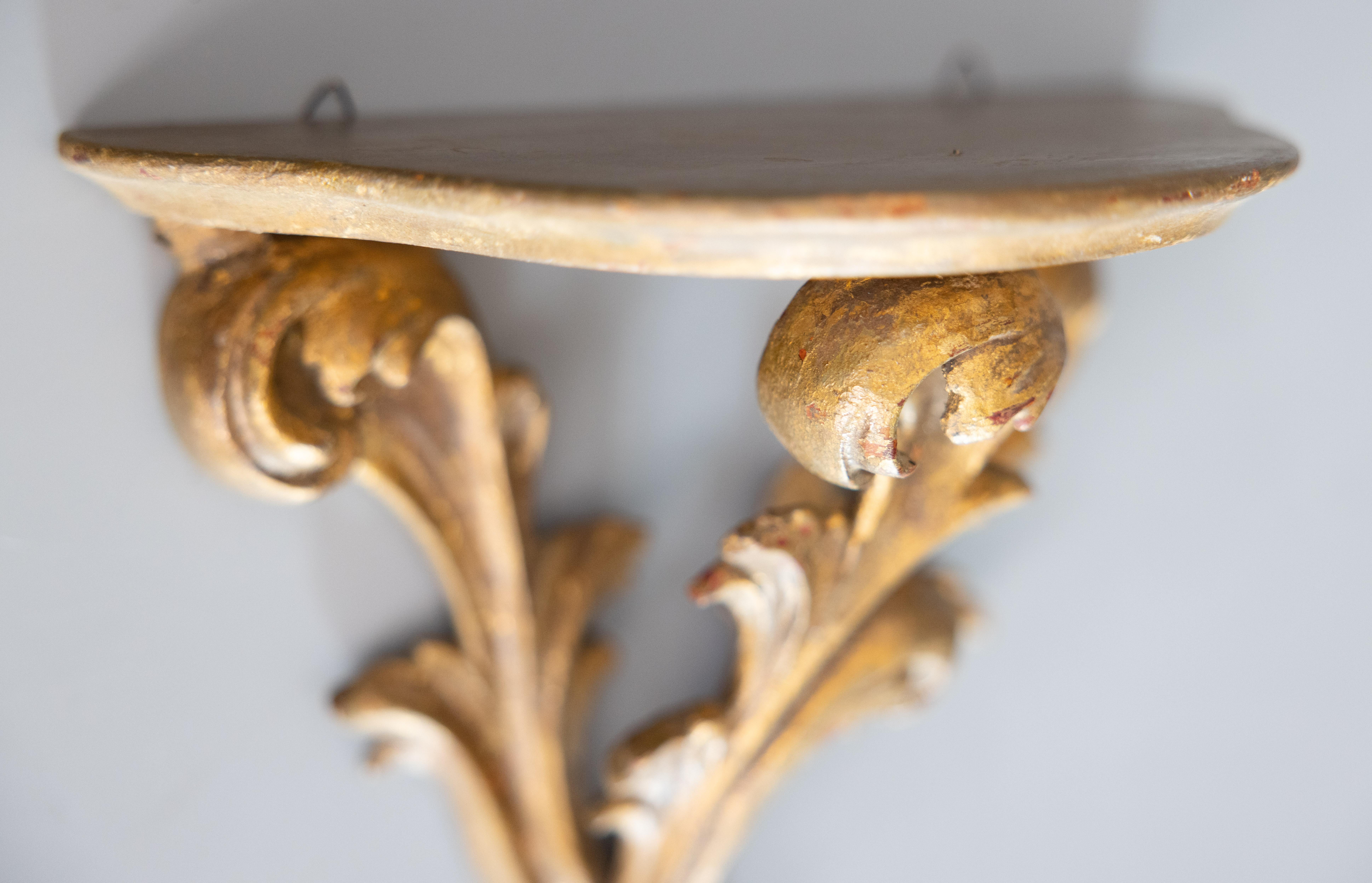 Mid Century Italian Neoclassical Carved Giltwood Wall Bracket Shelf In Good Condition For Sale In Pearland, TX