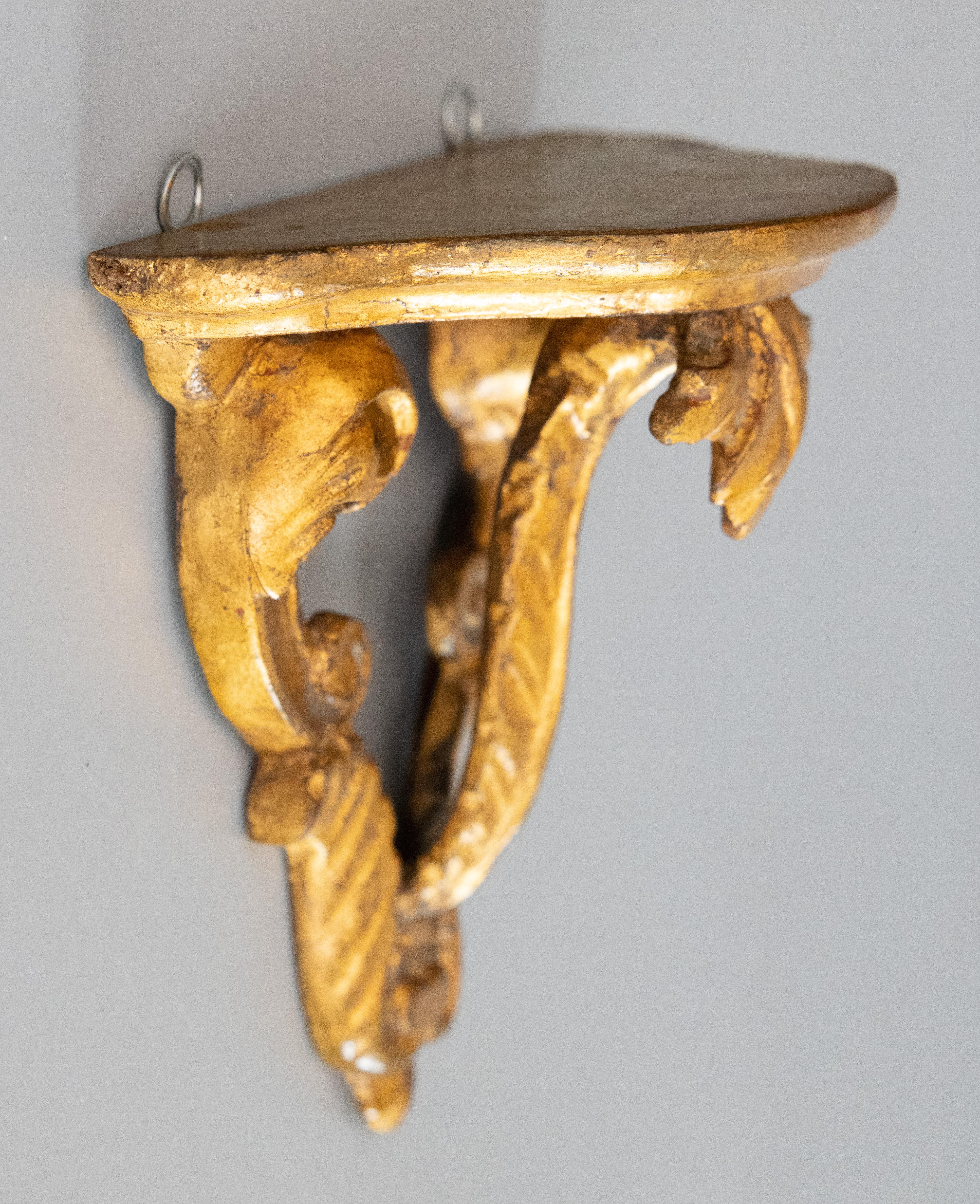 Mid Century Italian Neoclassical Carved Giltwood Wall Bracket Shelf In Good Condition For Sale In Pearland, TX