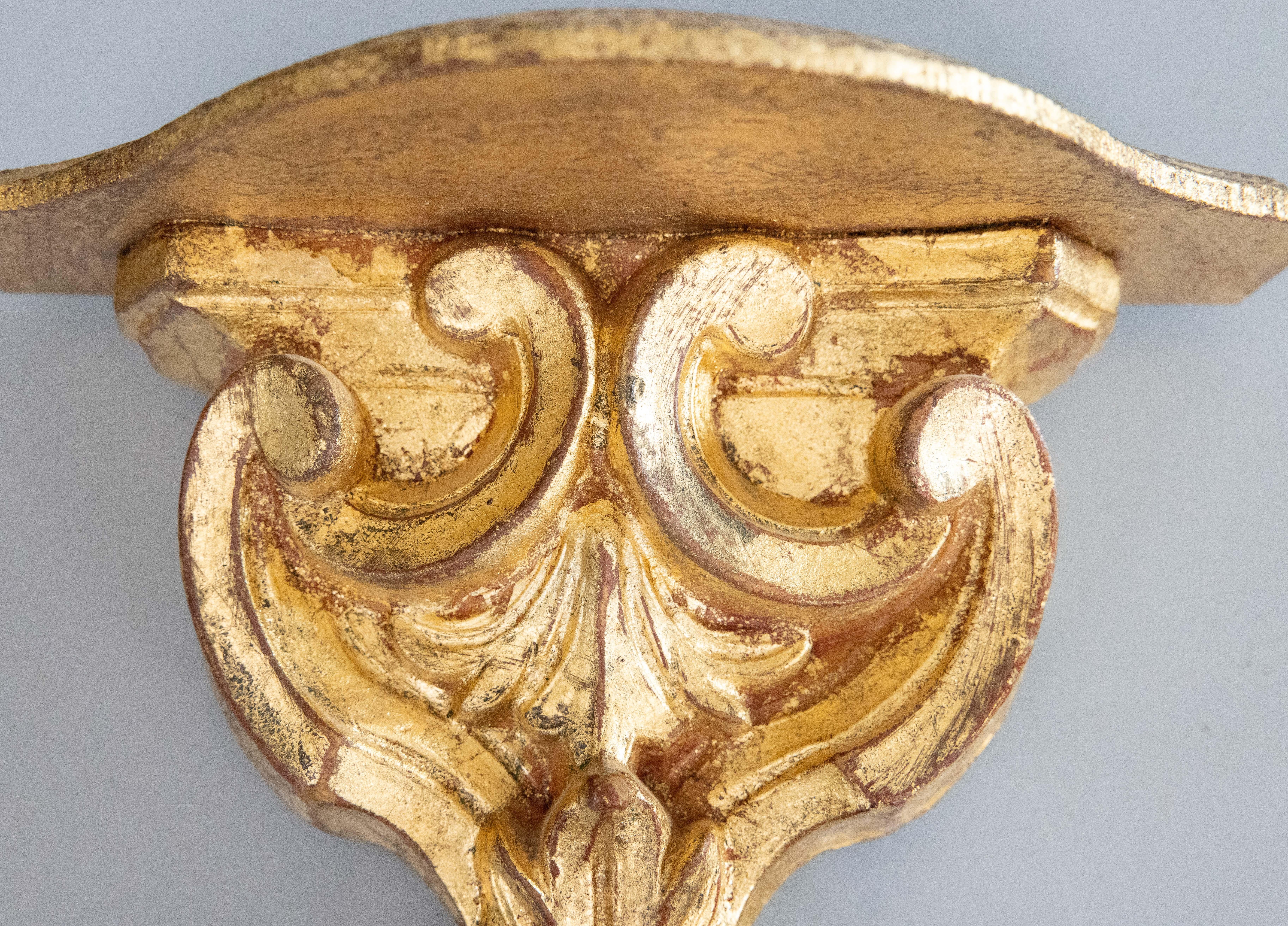 Mid-Century Italian Neoclassical Carved Giltwood Wall Bracket Shelf In Good Condition In Pearland, TX