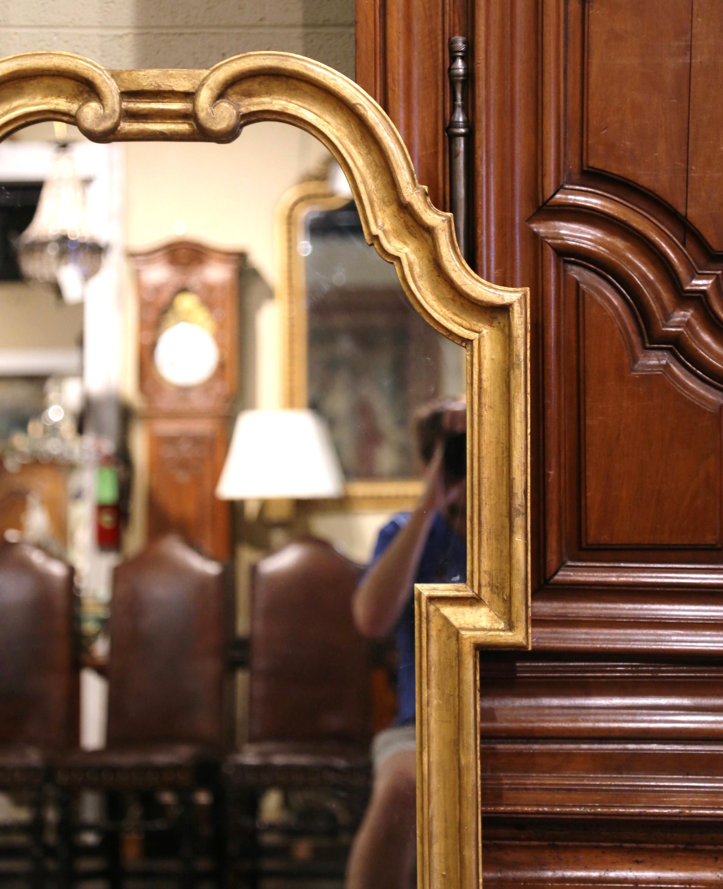 Mid-Century Italian Neoclassical Carved Giltwood Wall Mirror In Excellent Condition For Sale In Dallas, TX