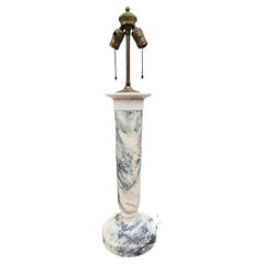 Italienische zweiflammige Marmor-Tischlampe im neoklassischen Stil der Mitte des Jahrhunderts