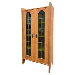 Vetrinetta in quercia italiana di metà secolo con vetro al piombo verde, circa 1950-1960