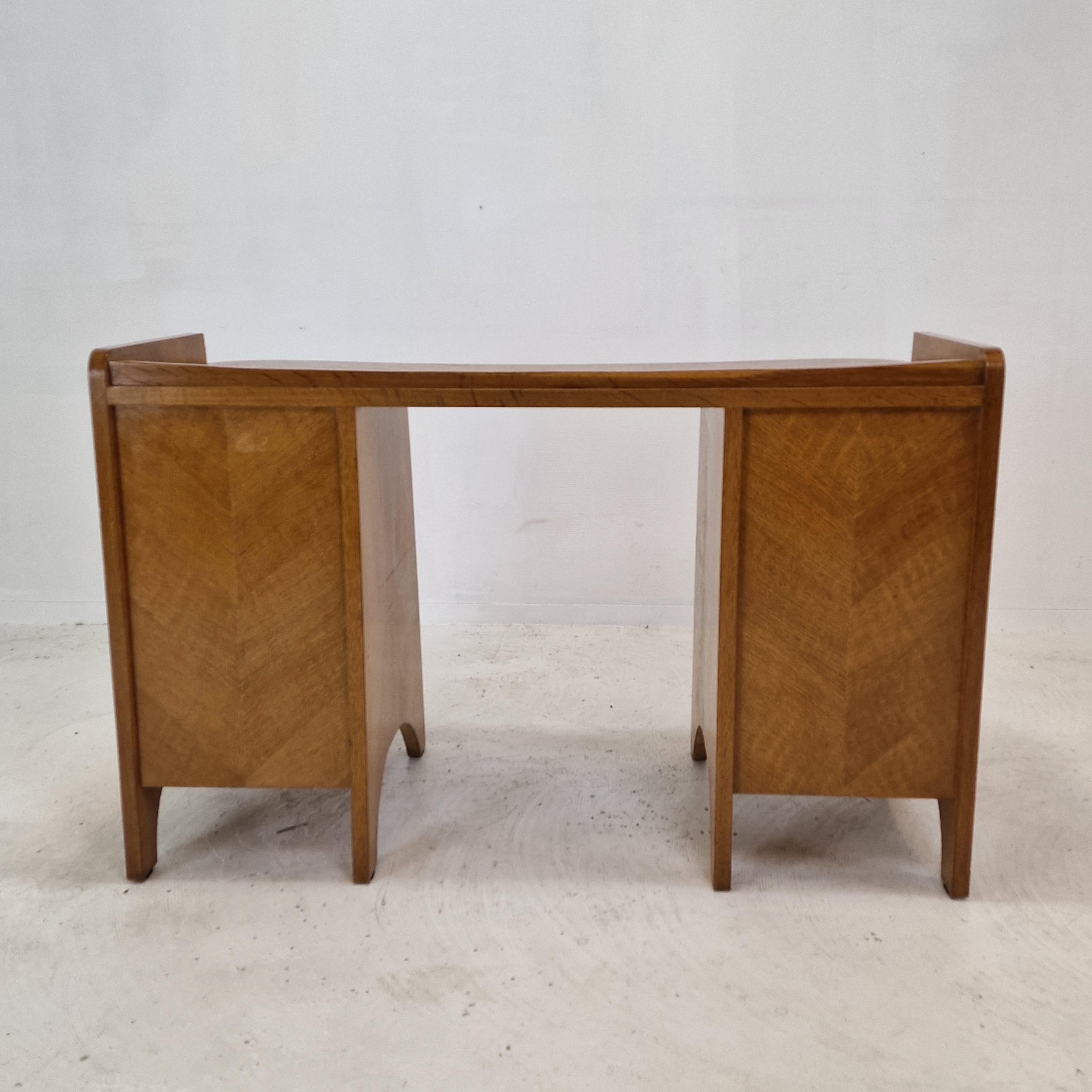 Mid-Century Italian Oak Writing Desk, 1960s For Sale 5