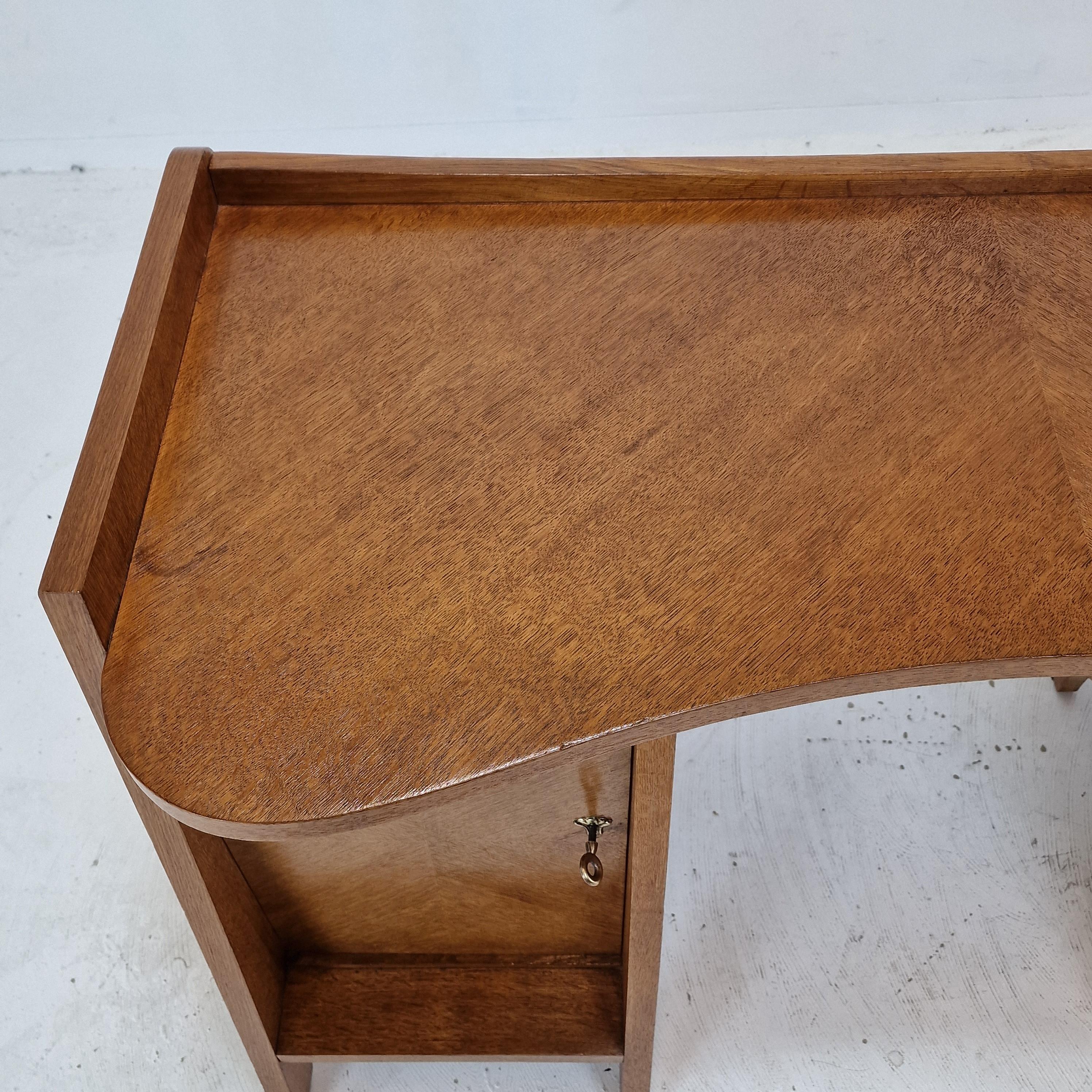 Mid-Century Italian Oak Writing Desk, 1960s For Sale 9