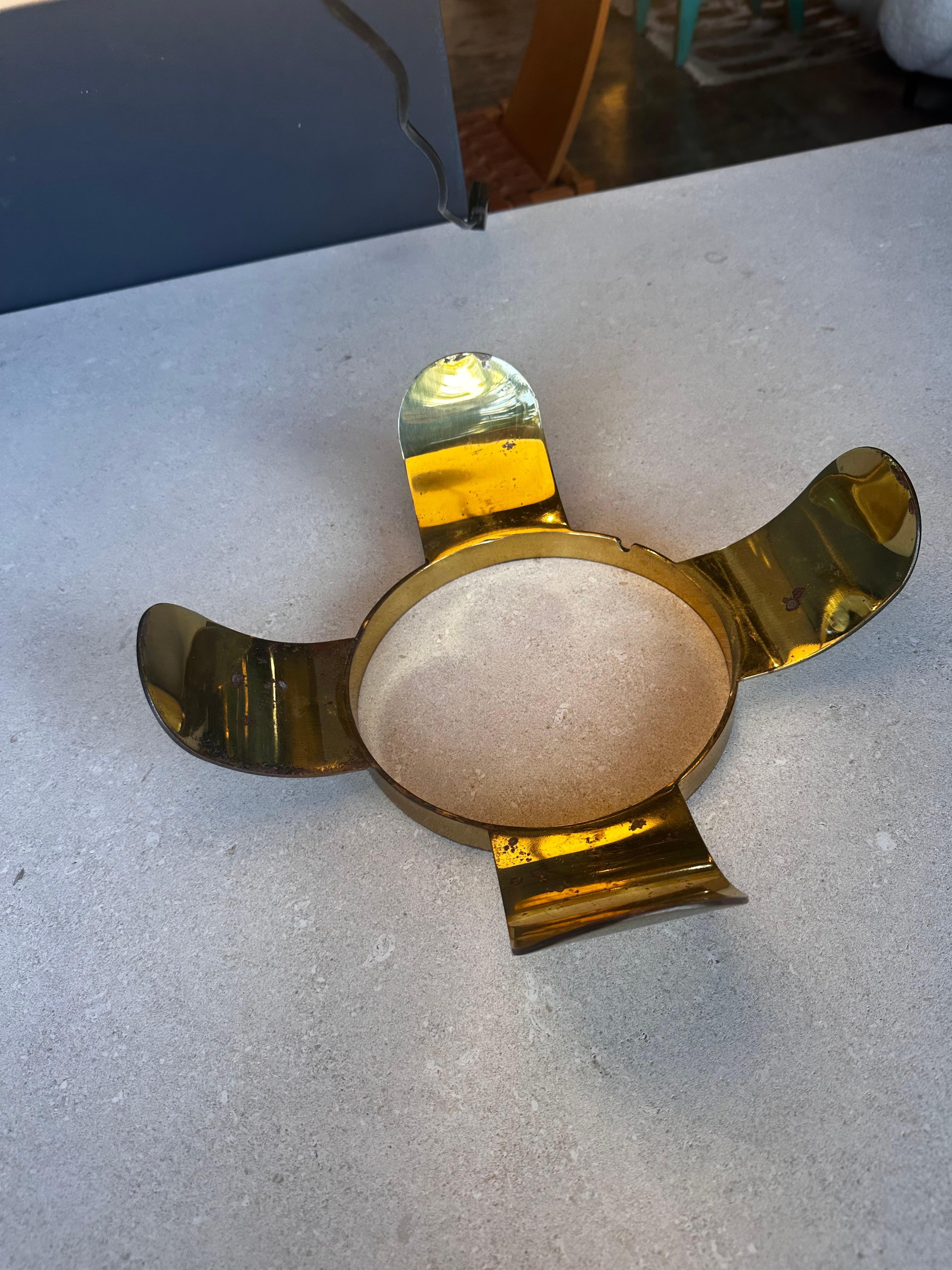 Mid Century Italian Opaline and Brass Table Lamp 1970s In Good Condition For Sale In Los Angeles, CA