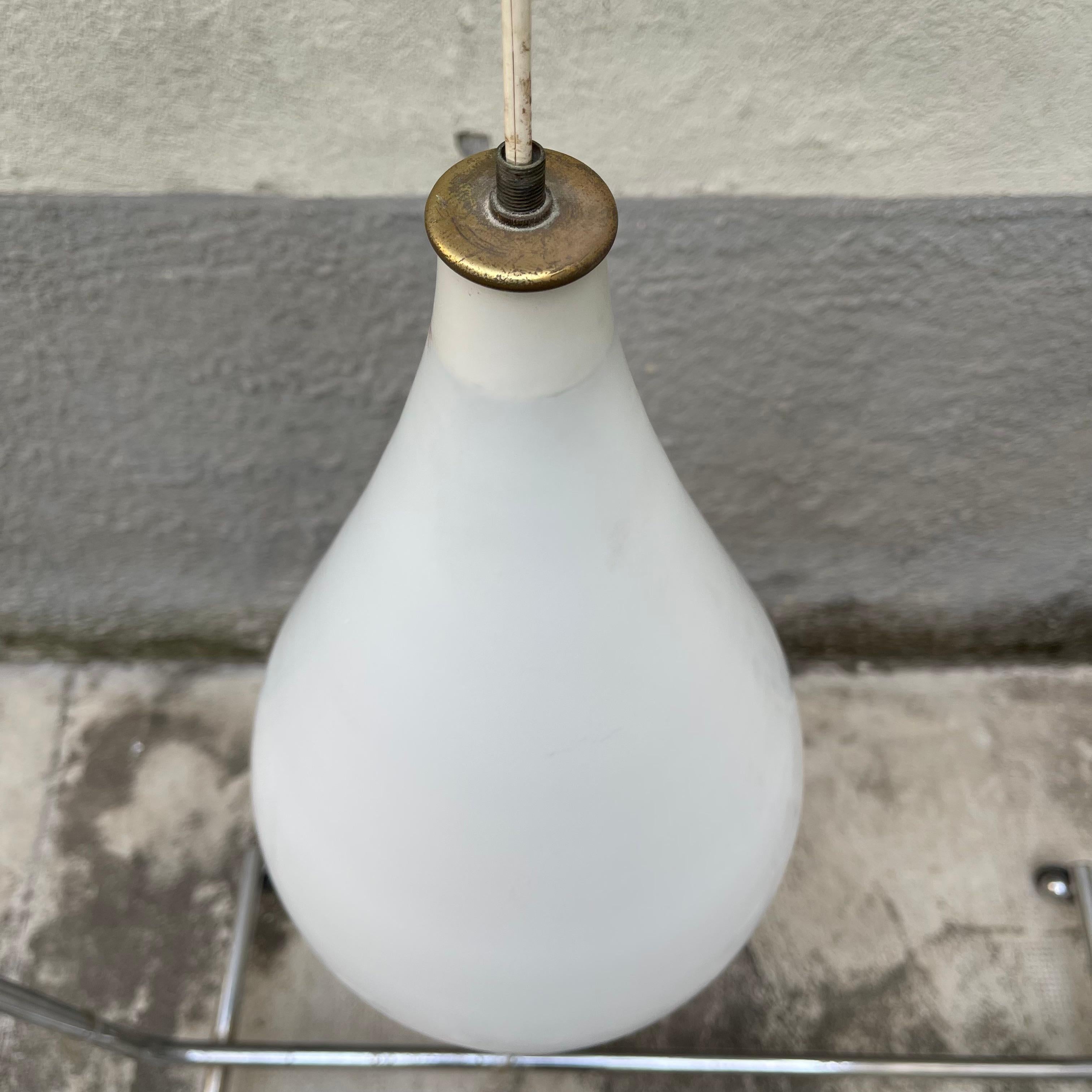 Mid-Century Italian Opaline Glass Pendant, 1950s In Good Condition For Sale In Milano, IT